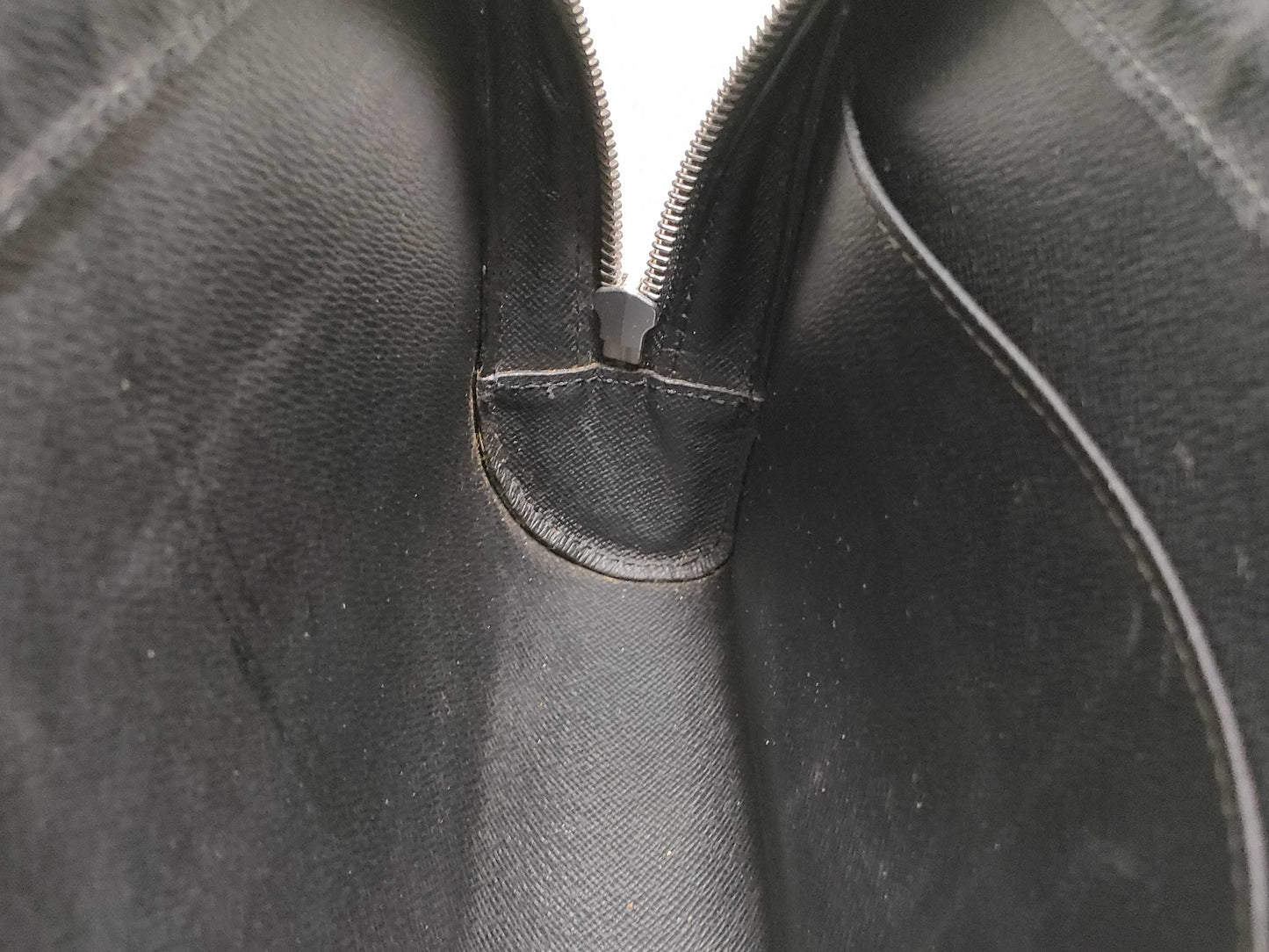 LOUIS VUITTON Taiga Louis Vuitton Taiga Baikal Ardoise Clutch Bag Second Bag Second Bag