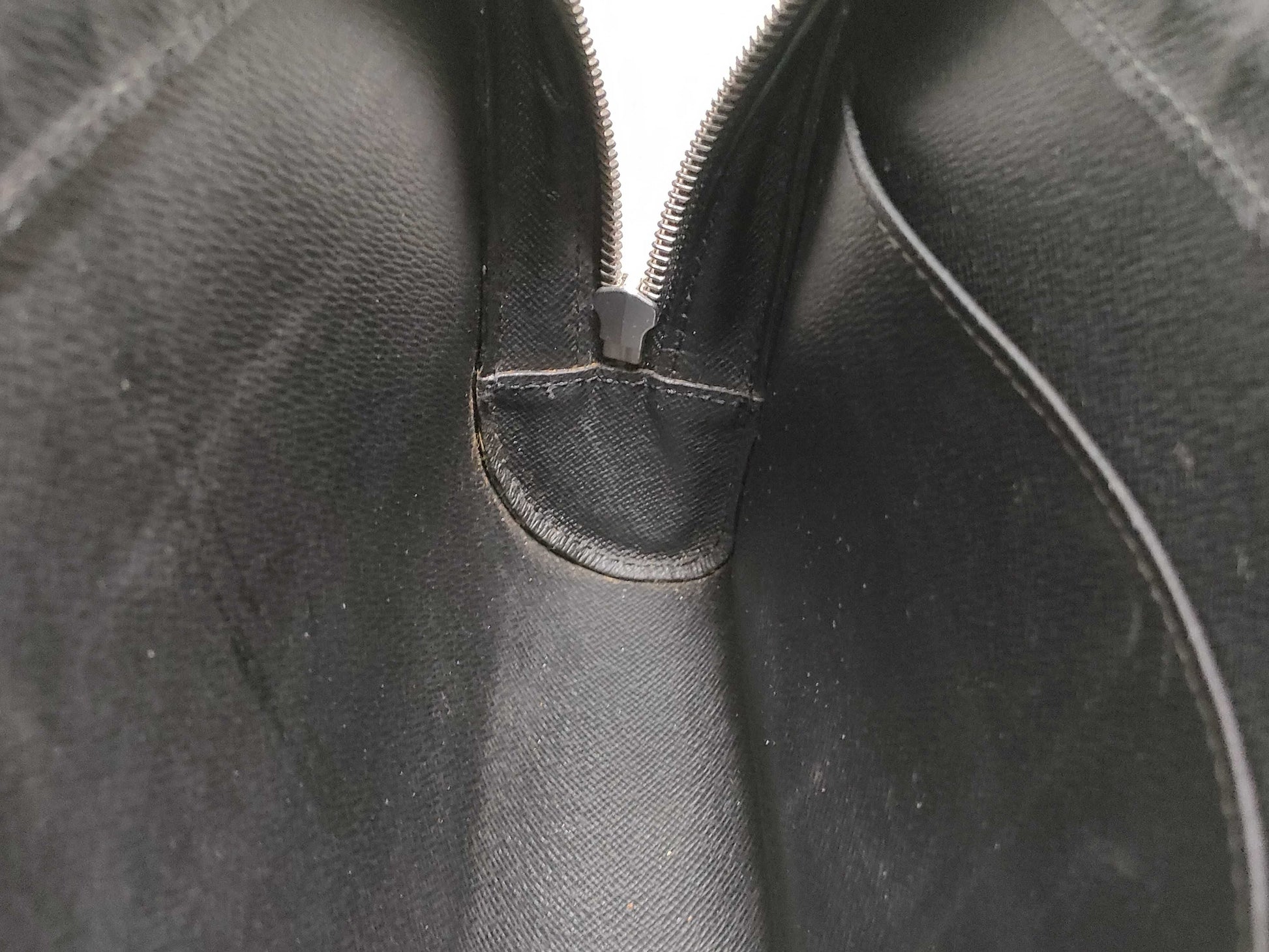 LOUIS VUITTON Taiga Louis Vuitton Taiga Baikal Ardoise Clutch Bag Second Bag Second Bag