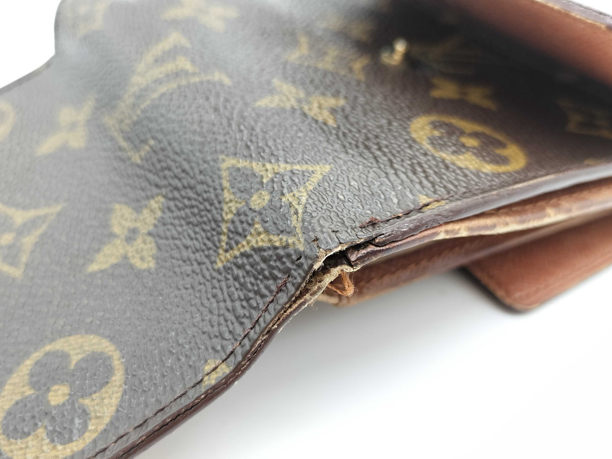 LOUIS VUITTON TH 0936 Monogram Louis Vuitton Monogram Pattern Double Hook Bifold Wallet
