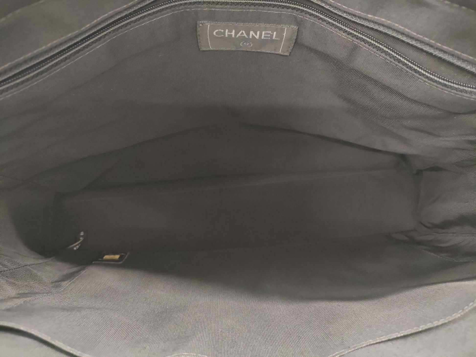 CHANEL Caviar Skin Chain Tote Bag