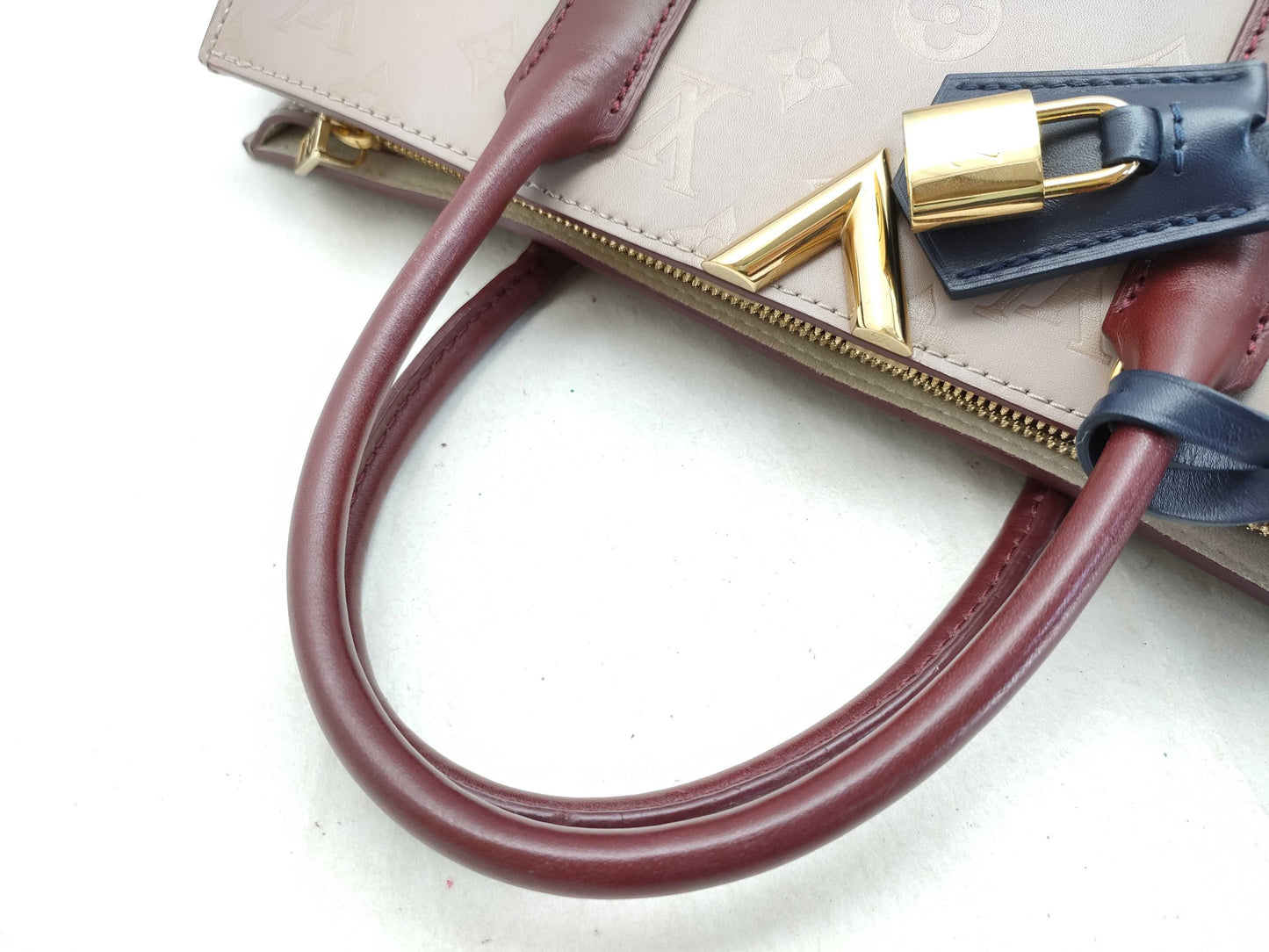 LOUIS VUITTON Very Tote MM RFID Tote Bag