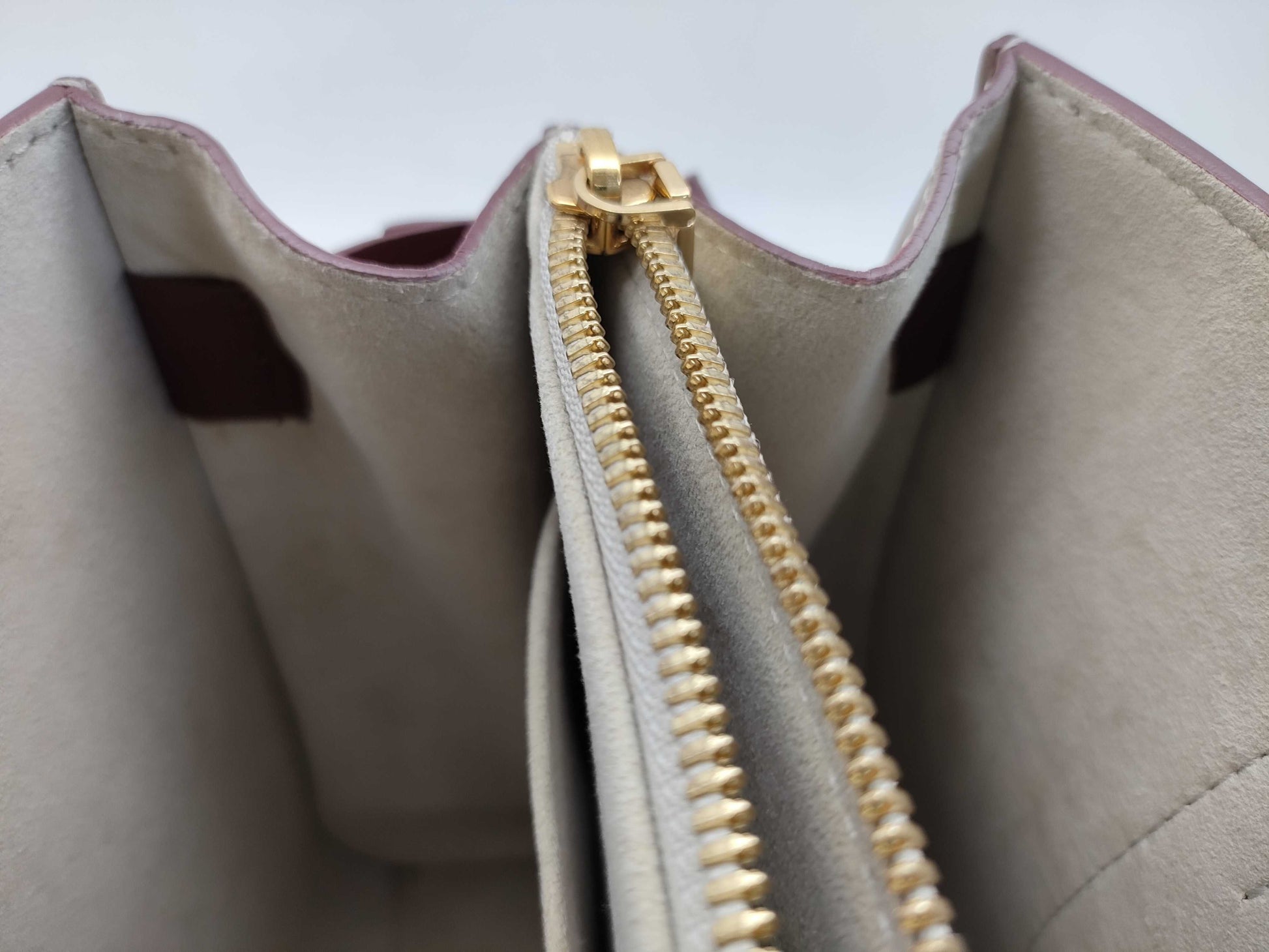 LOUIS VUITTON Very Tote MM RFID Tote Bag