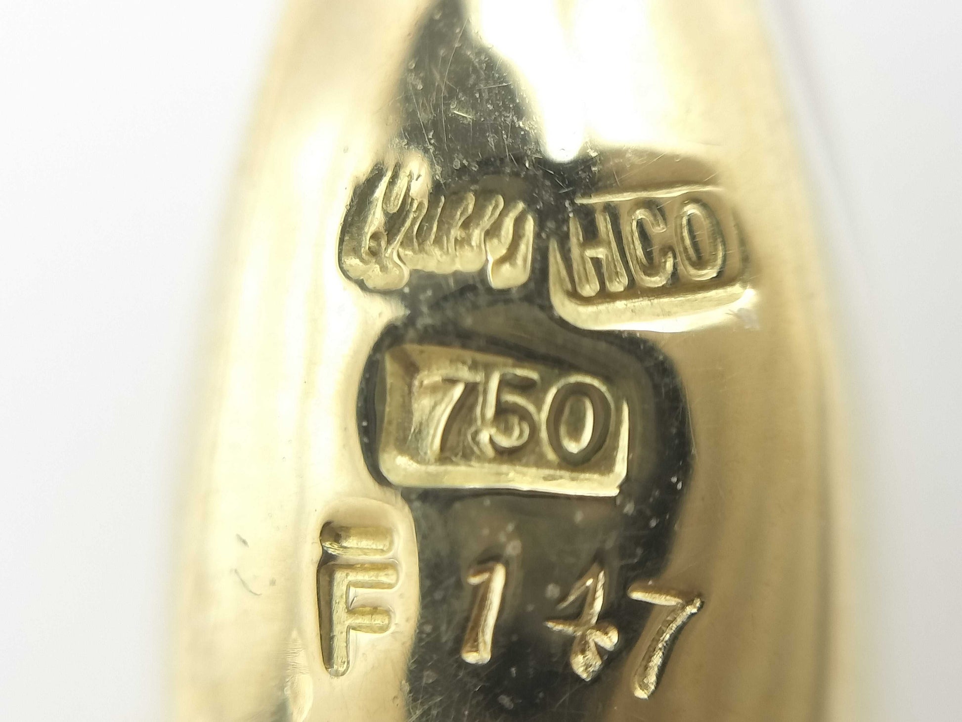Queen Diamond YG 750 10.1g Pendant Top 