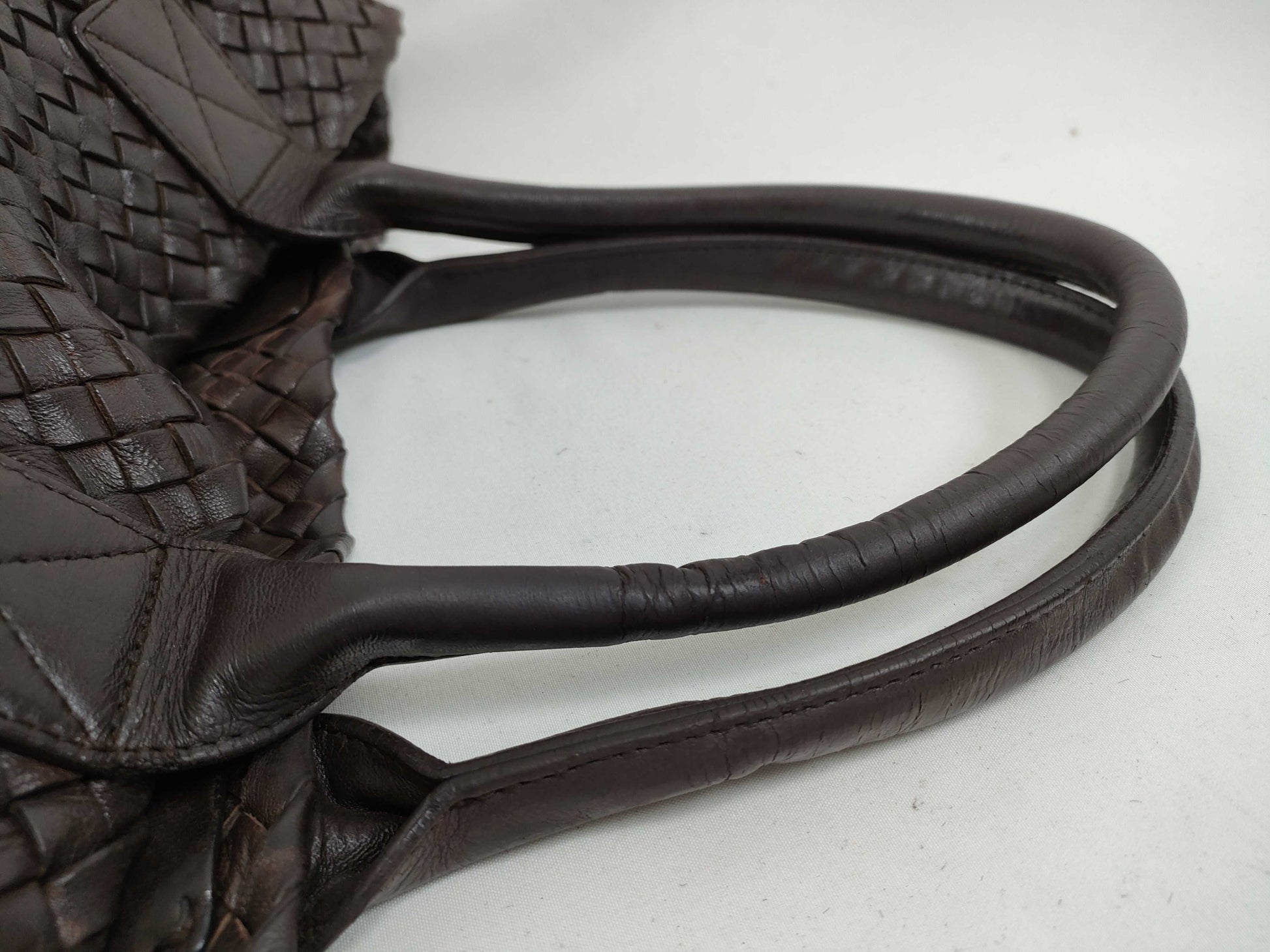 BOTTEGA VENETA Intrecciato Bottega Cabas Intrecciato Tote Bag with Pouch