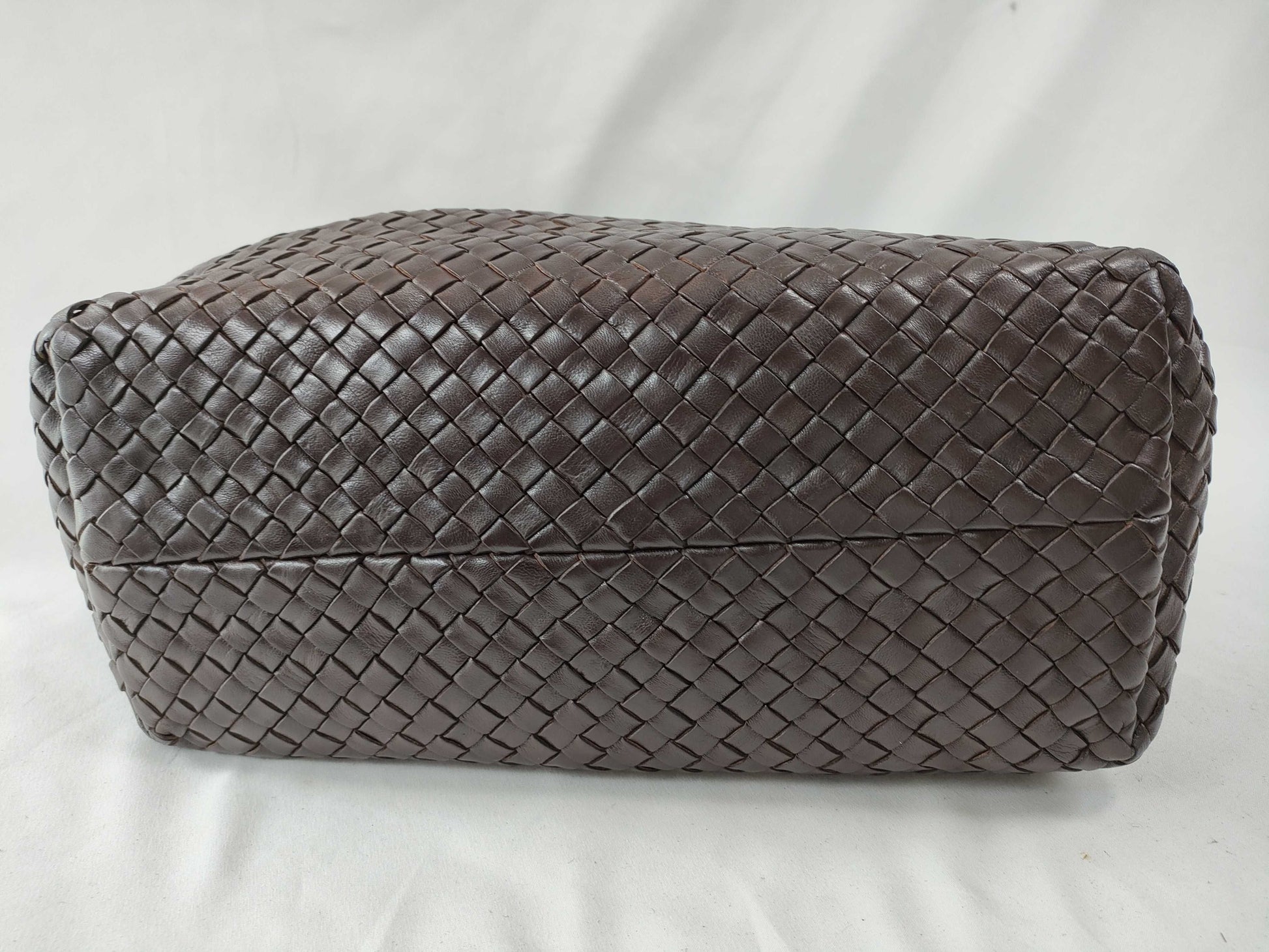 BOTTEGA VENETA Intrecciato Bottega Cabas Intrecciato Tote Bag with Pouch