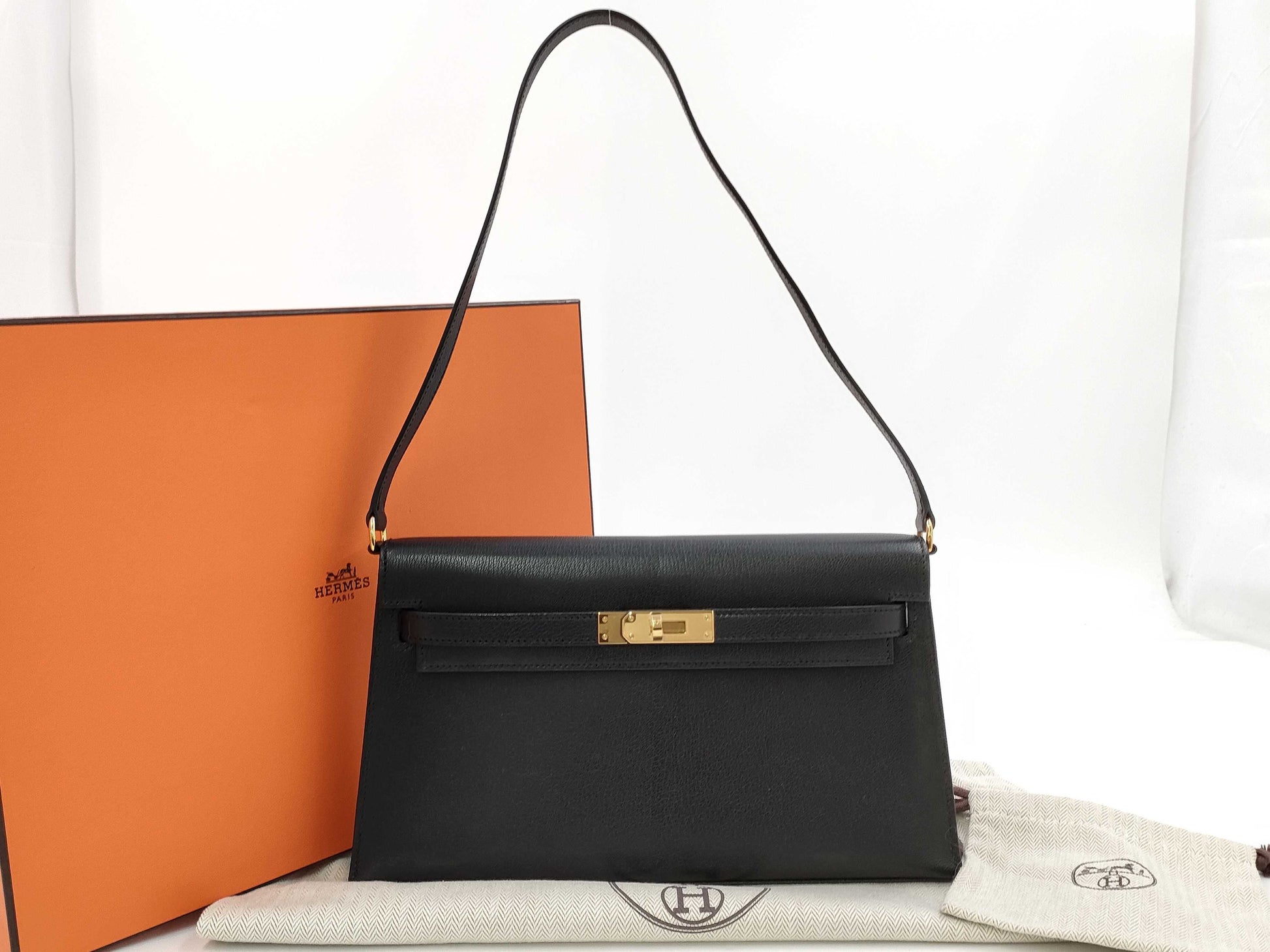 HERMES Kelly Elan Chevre Handbag with GD Hardware, Black