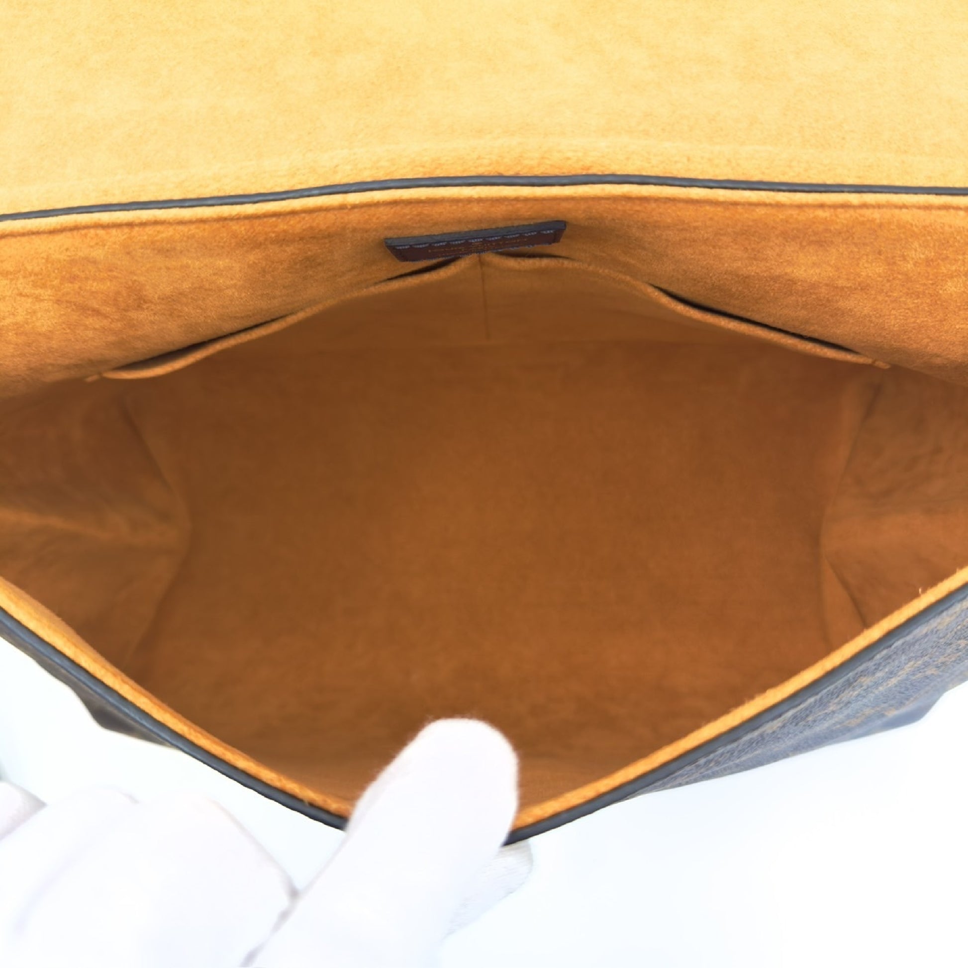LOUIS VUITTON Monogram Beauvre MM Shoulder Bag