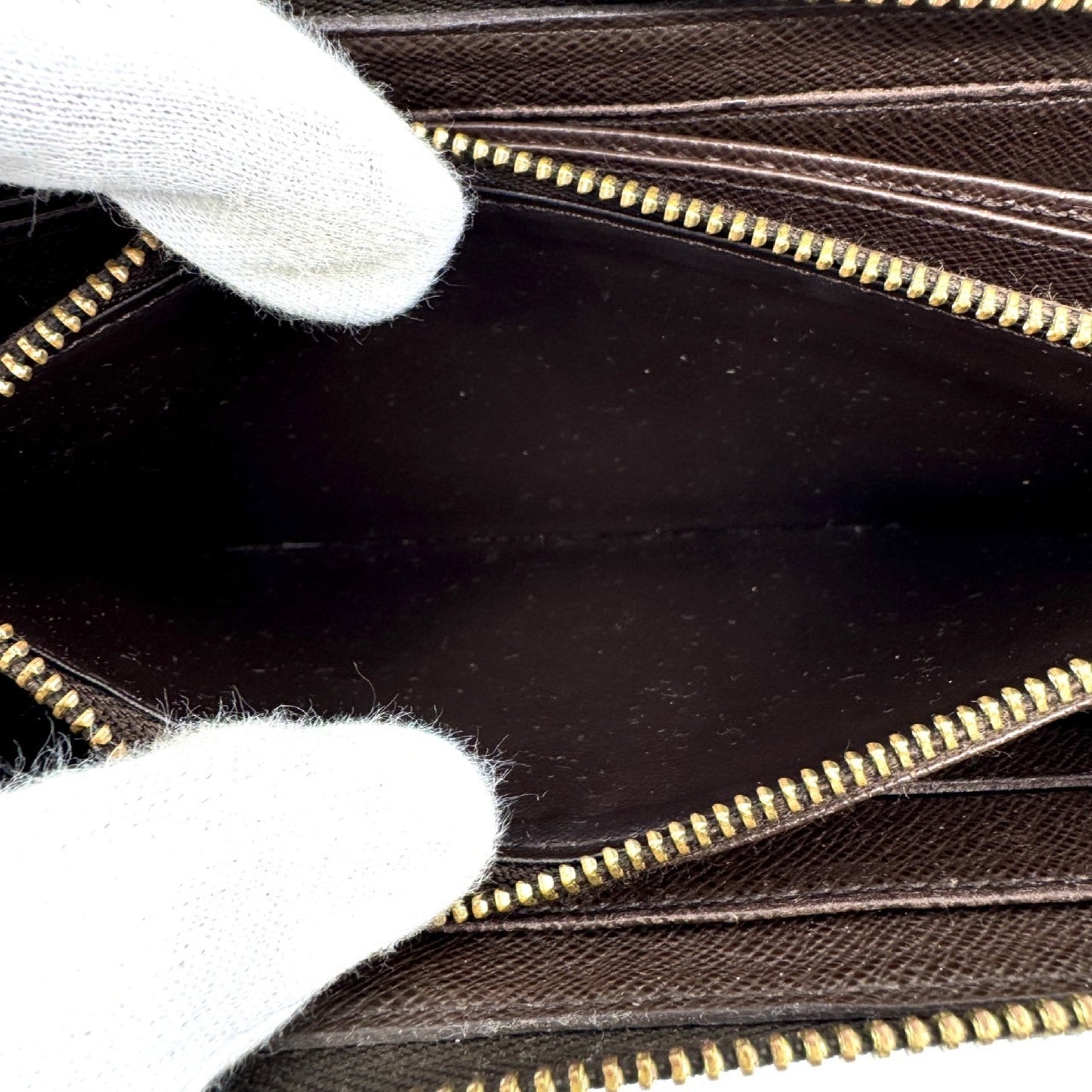 LOUIS VUITTON Damier Zippy Wallet