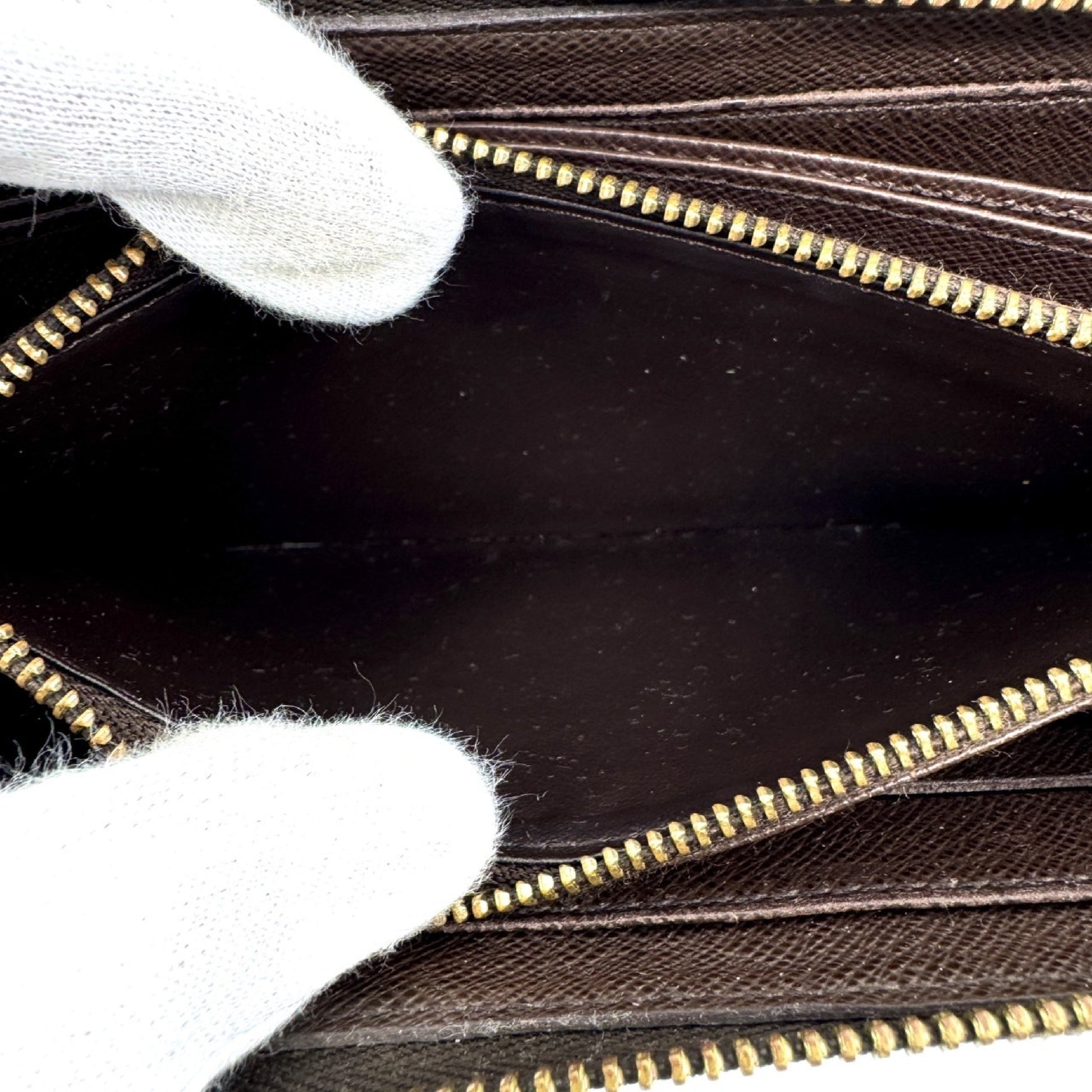 LOUIS VUITTON Damier Zippy Wallet