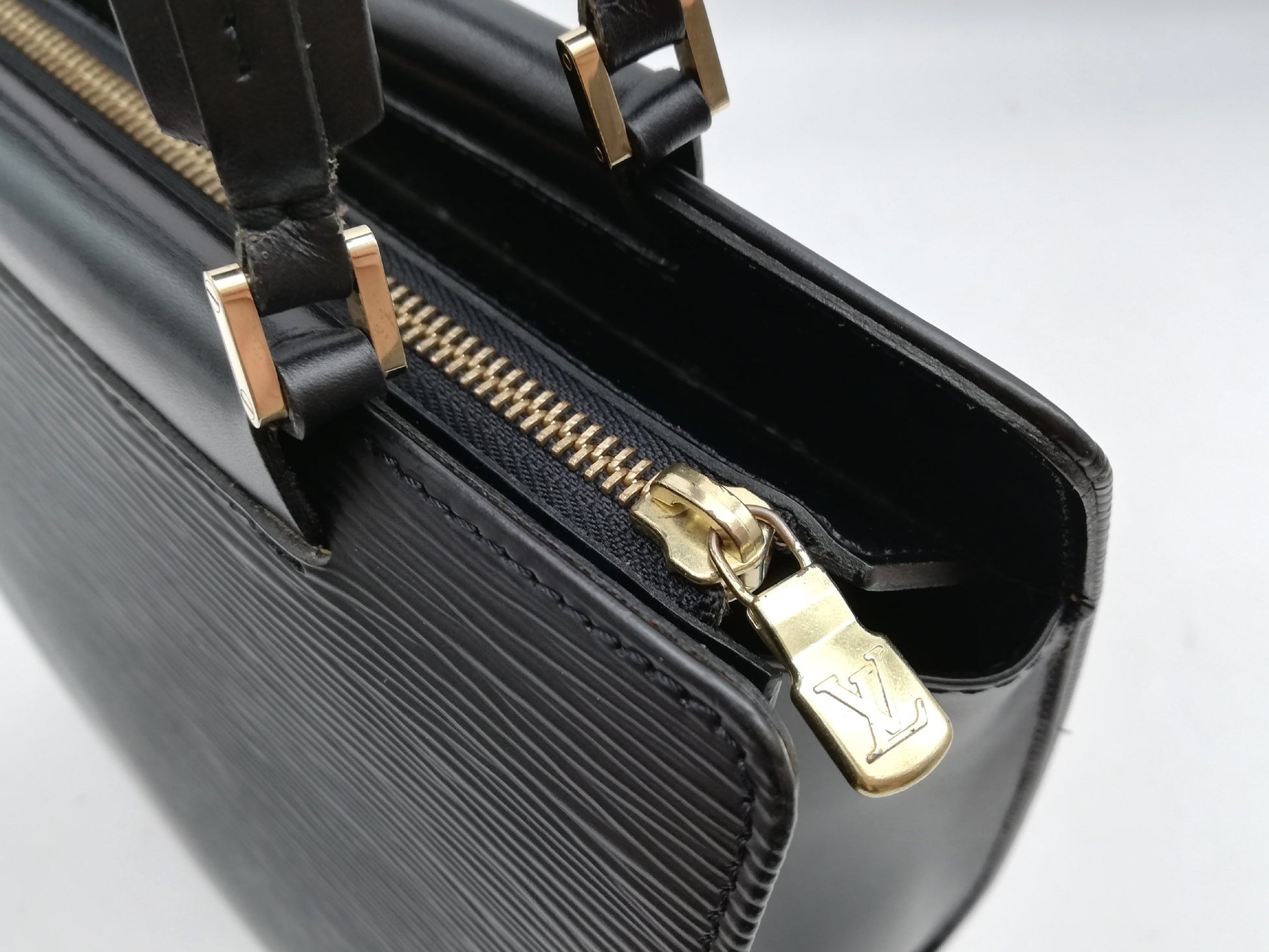 LOUIS VUITTON Epi Figari MM M52002 Noir Handbag