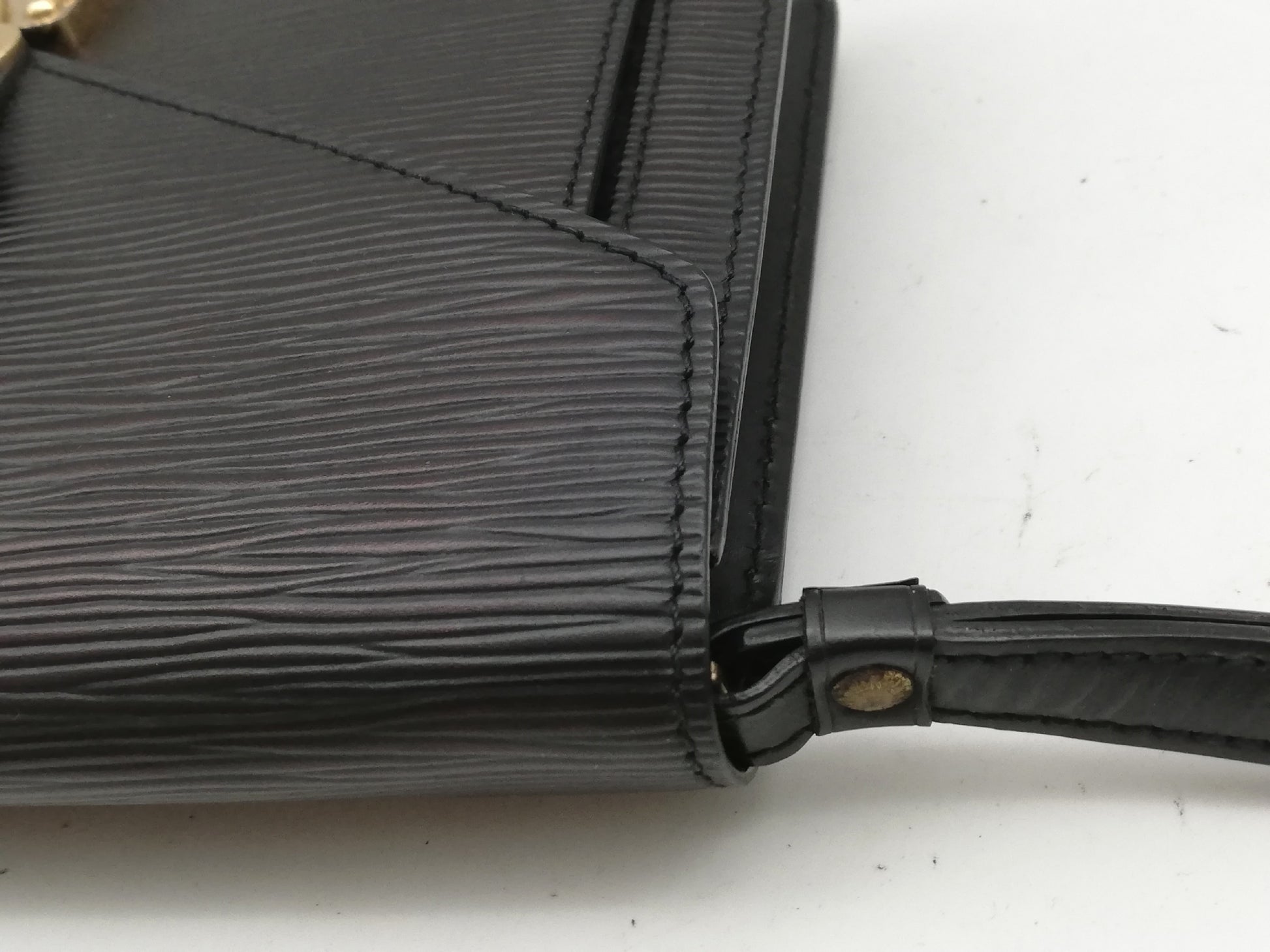 LOUIS VUITTON Epi Serie Dragonne M52612 Noir Second Bag