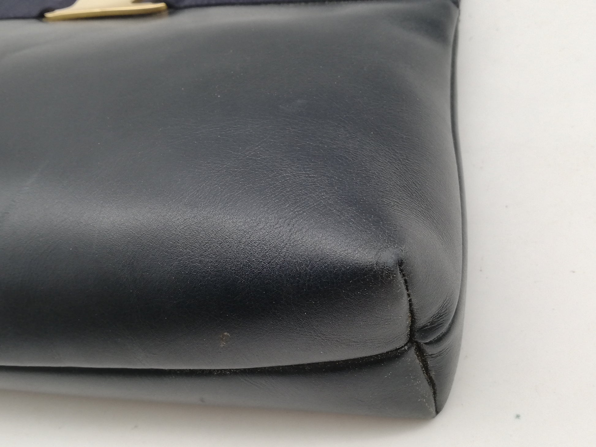 Salvatore Ferragamo Vara Leather Shoulder Bag