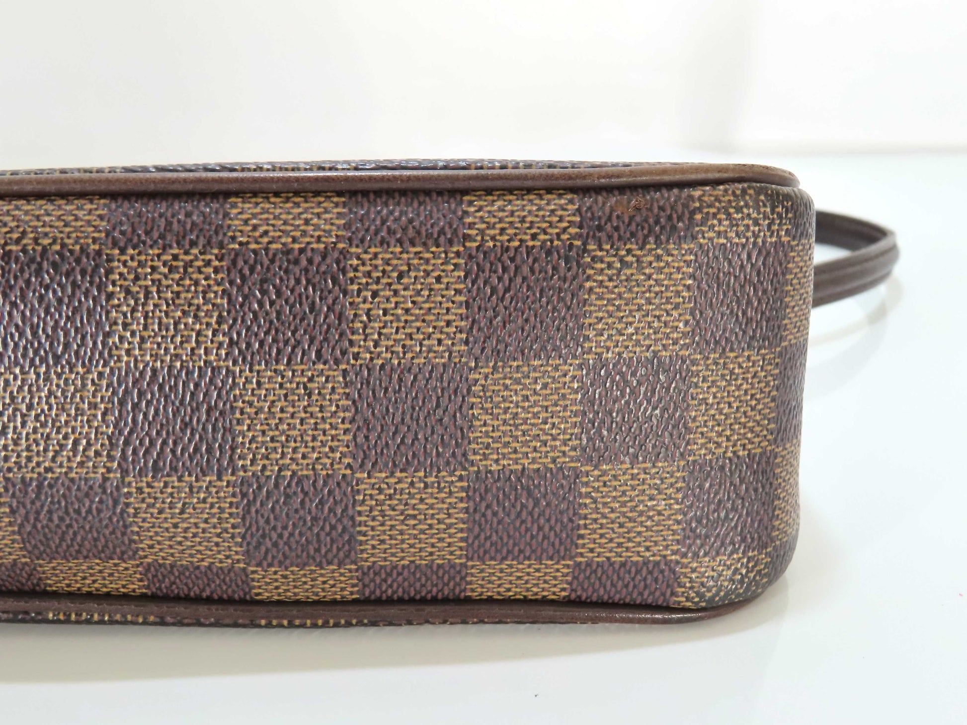 LOUIS VUITTON Damier Louis Vuitton Damier Recollector Bag