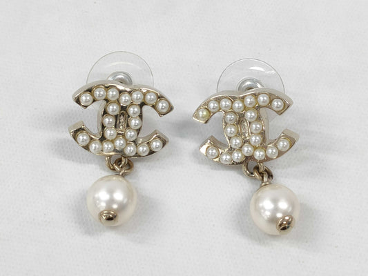 CHANEL Faux Pearl 06V Earrings