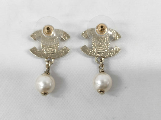 CHANEL Faux Pearl 06V Earrings