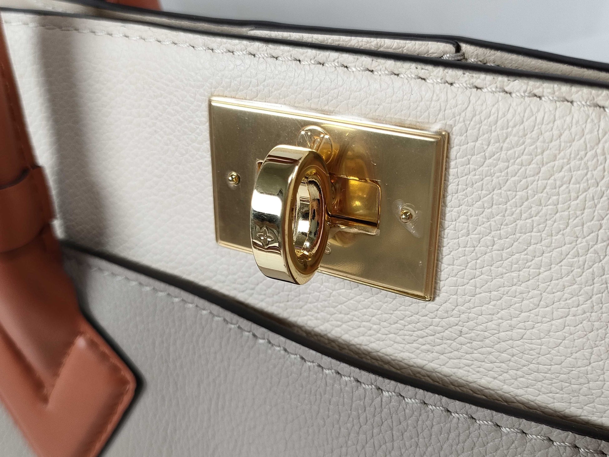 LOUIS VUITTON RFID Verified, Serial Unverifiable. Louis Vuitton On My Side MM Galle 2-Way Handbag/Shoulder Bag M53825.
