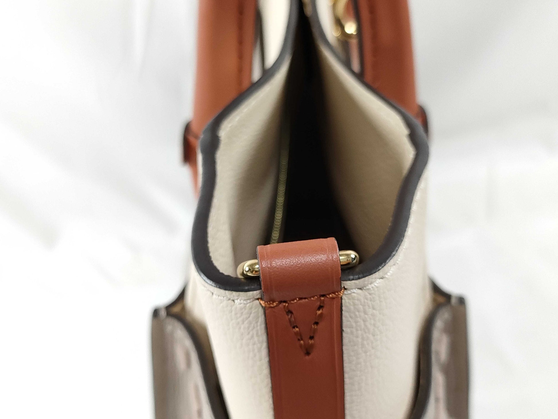 LOUIS VUITTON RFID Verified, Serial Unverifiable. Louis Vuitton On My Side MM Galle 2-Way Handbag/Shoulder Bag M53825.