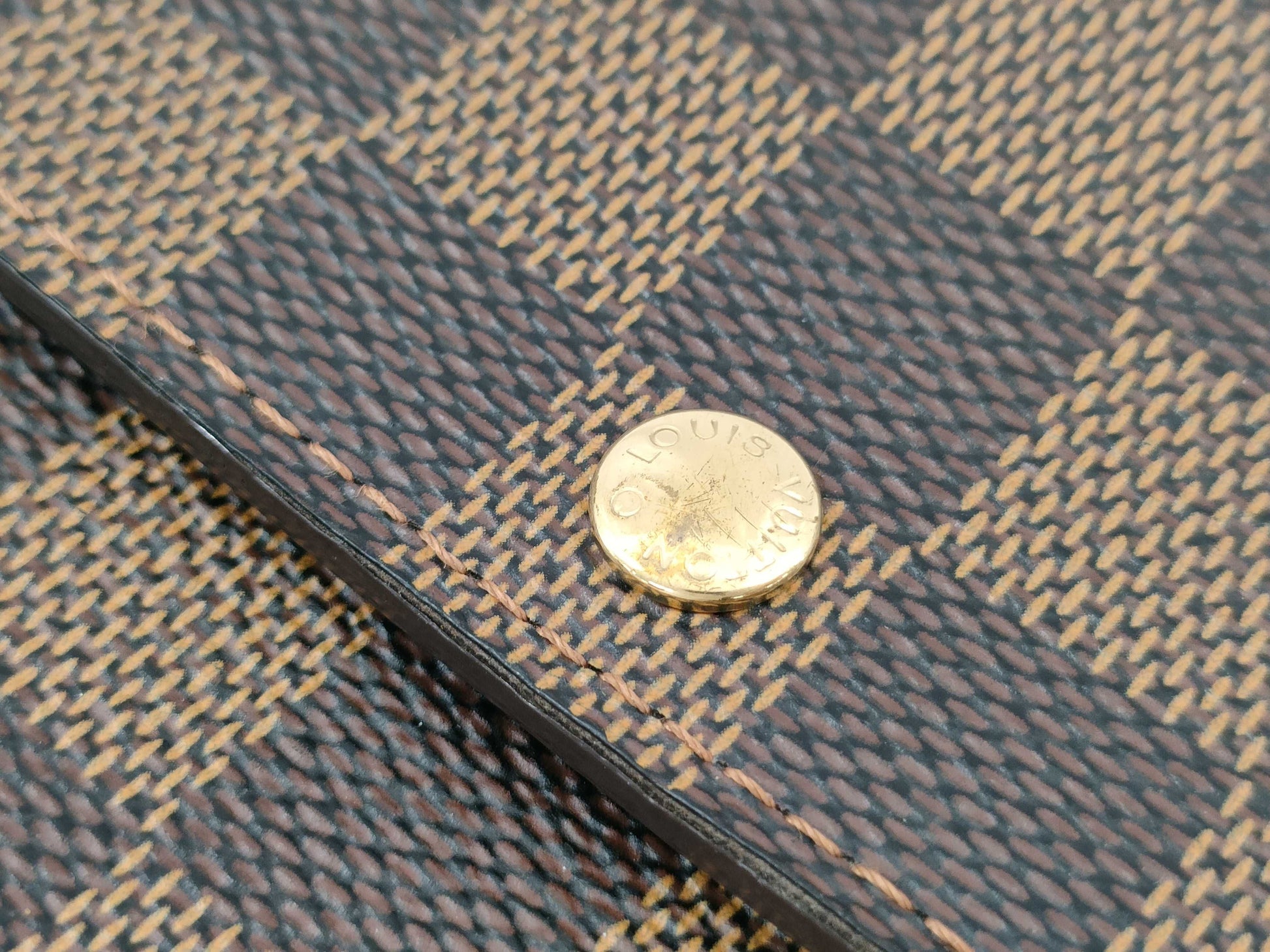 LOUIS VUITTON Damier Wallet
