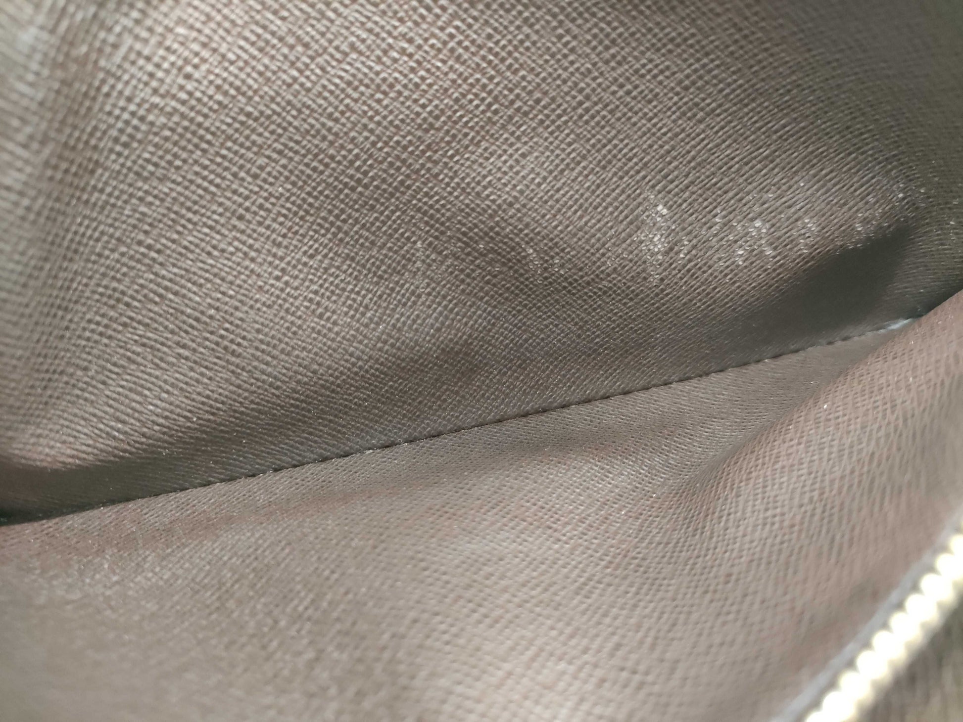 LOUIS VUITTON Damier Wallet
