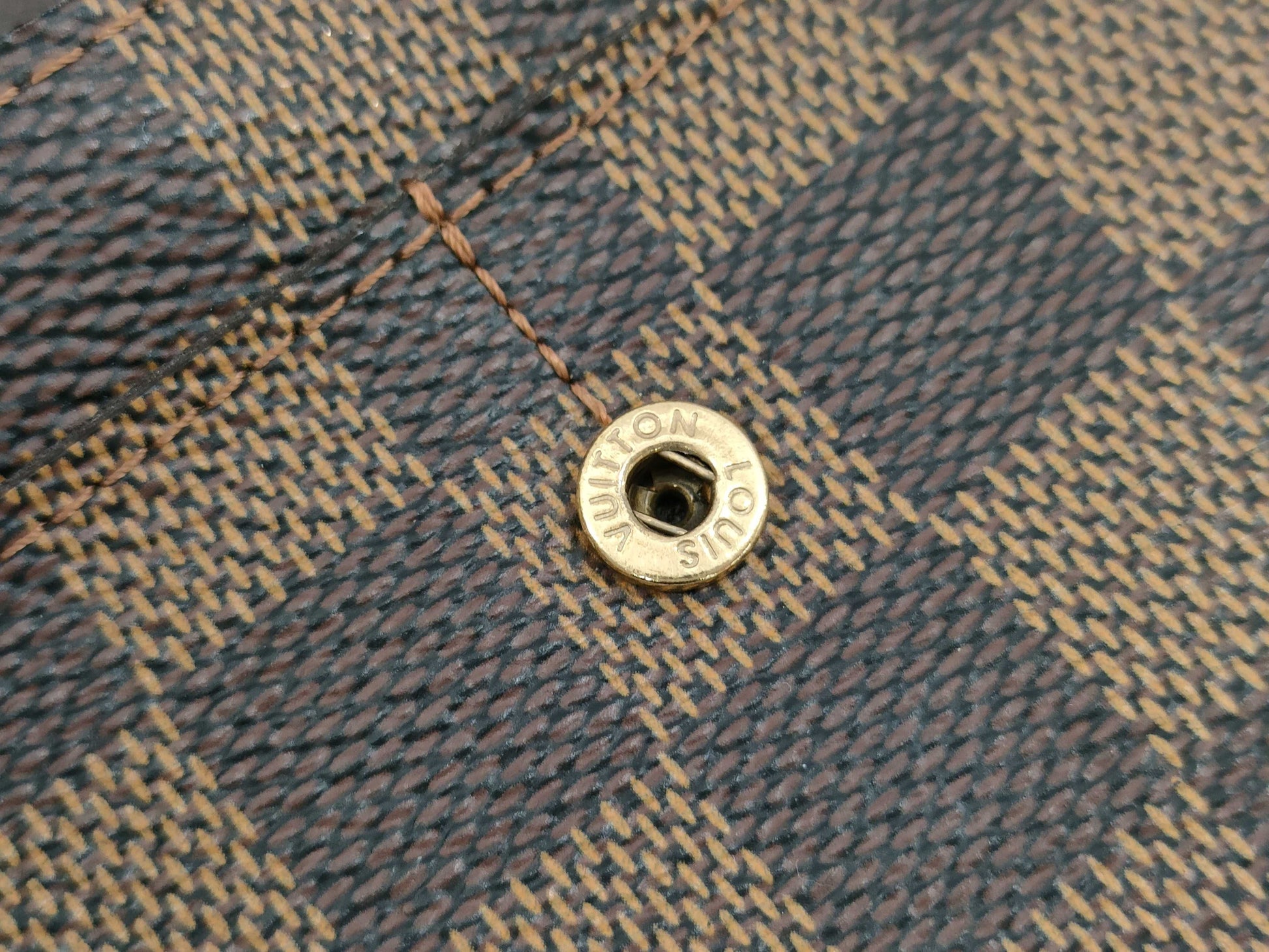 LOUIS VUITTON Damier Wallet