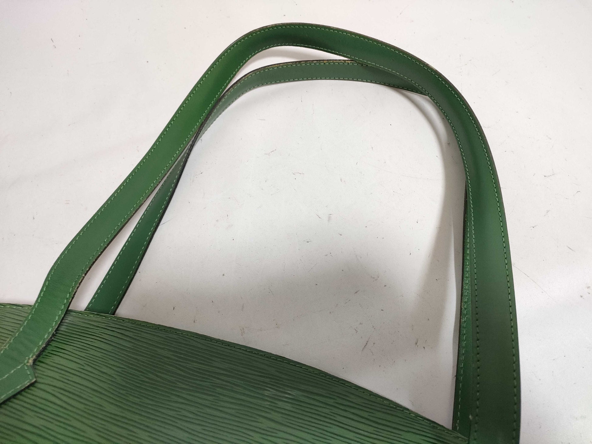 LOUIS VUITTON RFID serial number verification failed. Louis Vuitton Epi Saint-Jacques M52274/AS0957 green handbag.