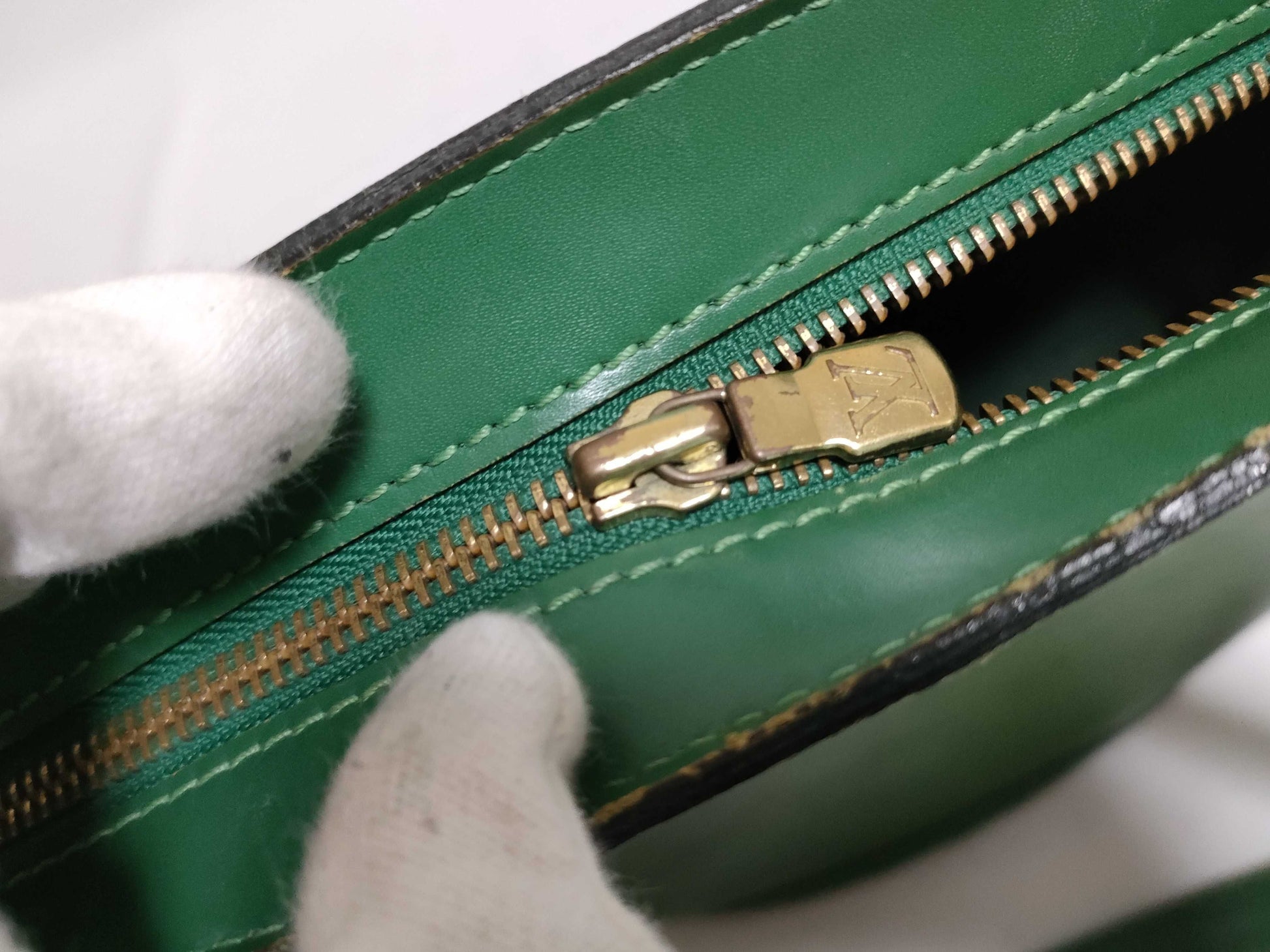 LOUIS VUITTON RFID serial number verification failed. Louis Vuitton Epi Saint-Jacques M52274/AS0957 green handbag.