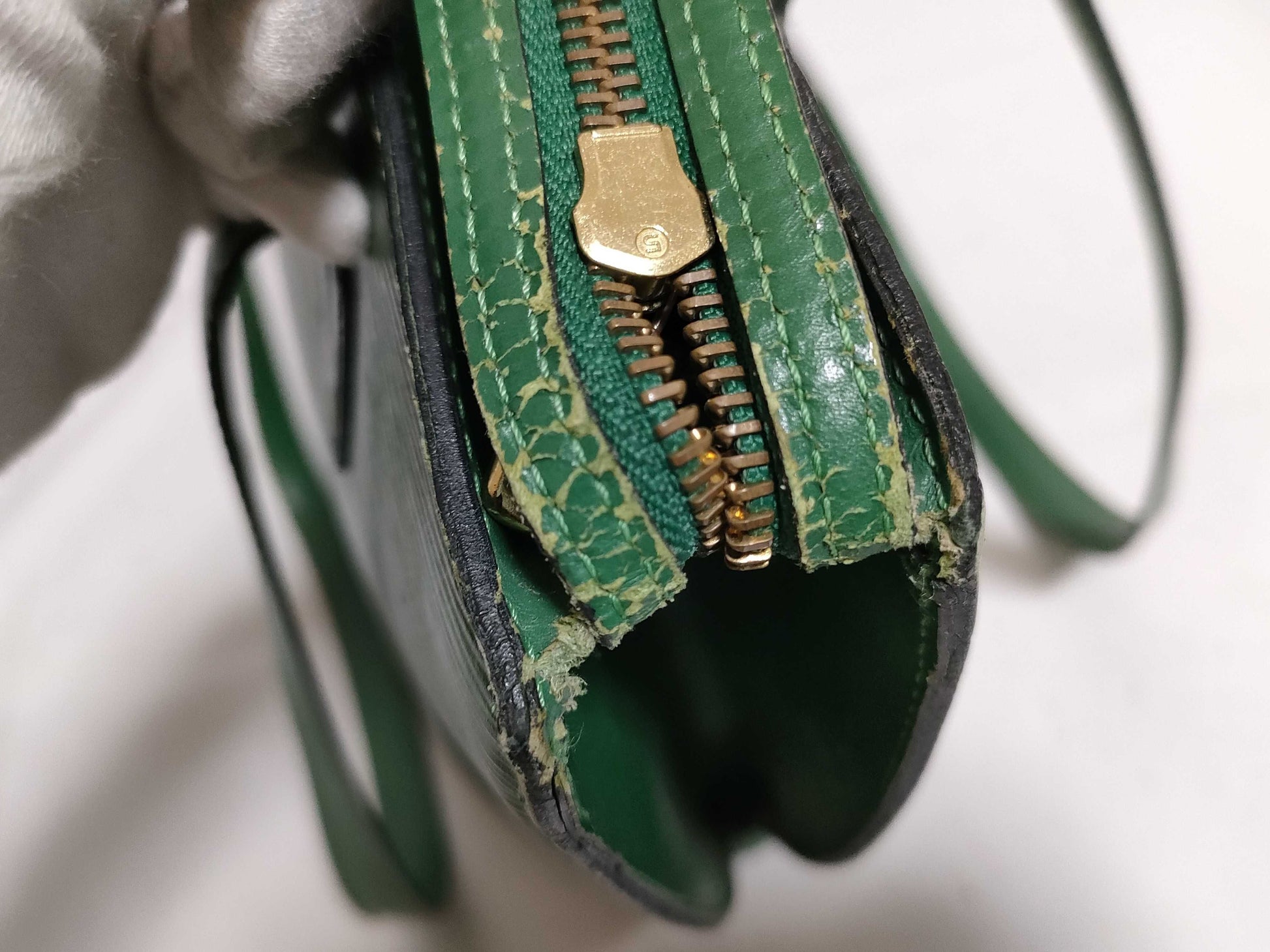 LOUIS VUITTON RFID serial number verification failed. Louis Vuitton Epi Saint-Jacques M52274/AS0957 green handbag.