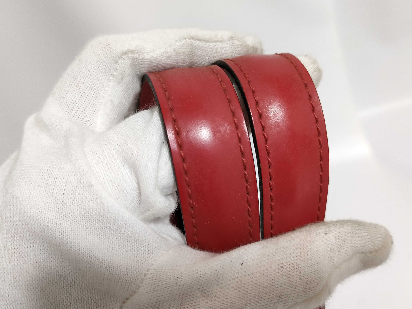 LOUIS VUITTON RFID serial number verification failed. Louis Vuitton Epi Saint-Jacques M5227/VI0945 Red Handbag.