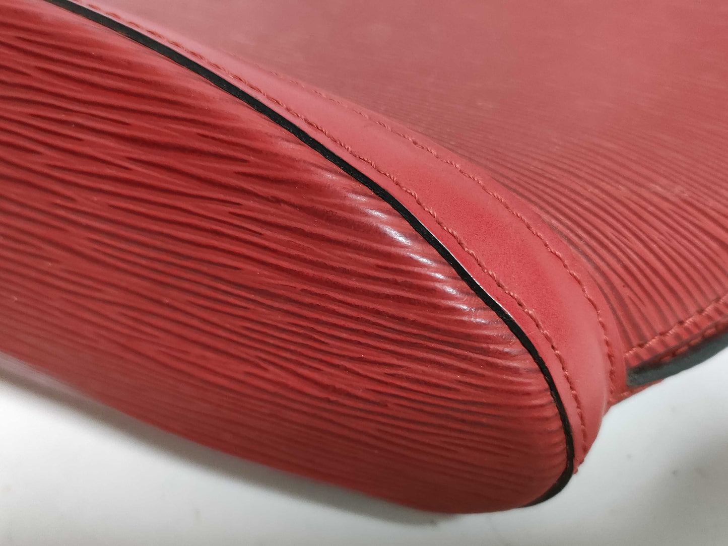 LOUIS VUITTON RFID serial number verification failed. Louis Vuitton Epi Saint-Jacques M5227/VI0945 Red Handbag.