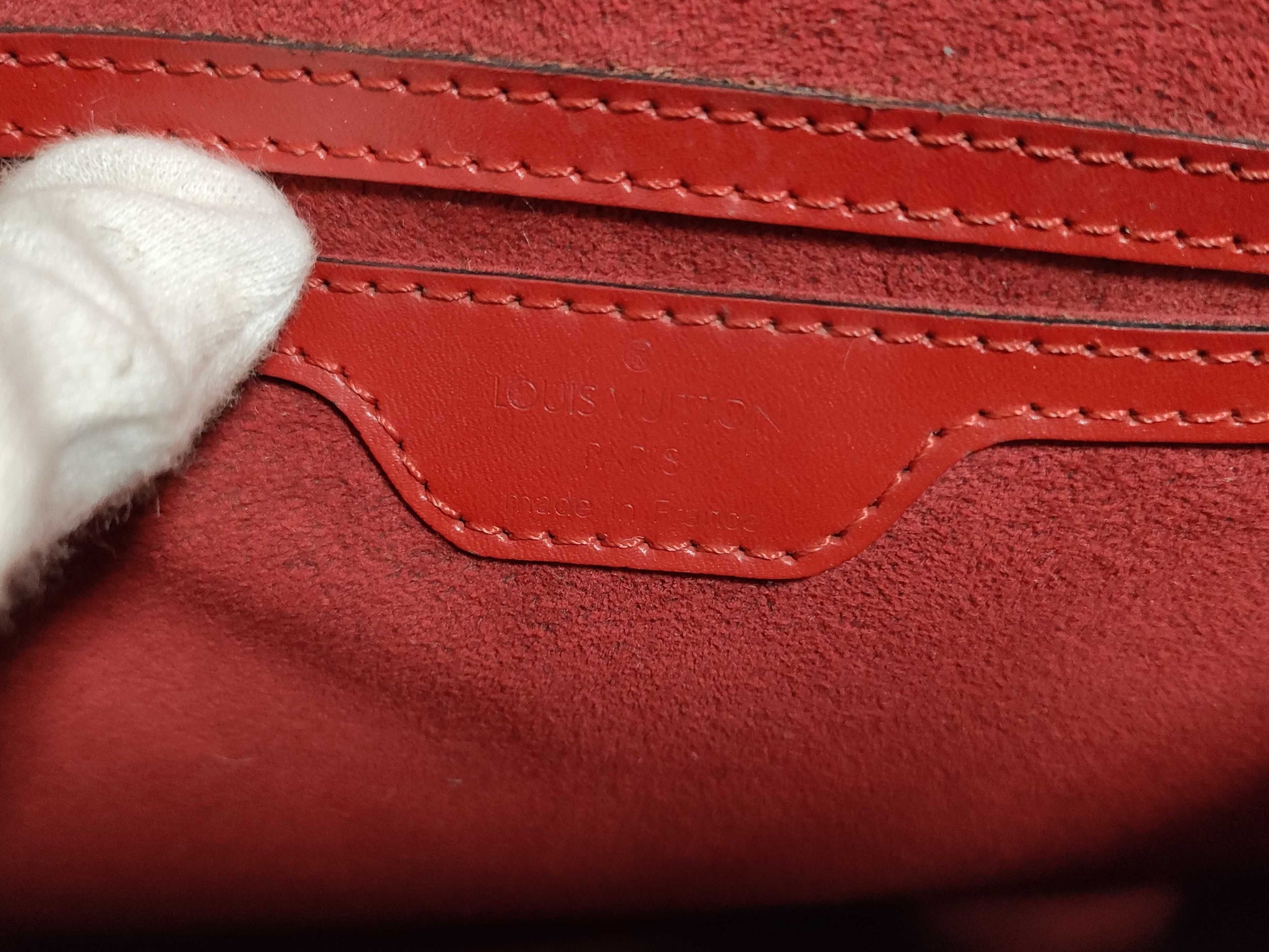 LOUIS VUITTON RFID serial number verification failed. Louis Vuitton Epi Saint-Jacques M5227/VI0945 Red Handbag.