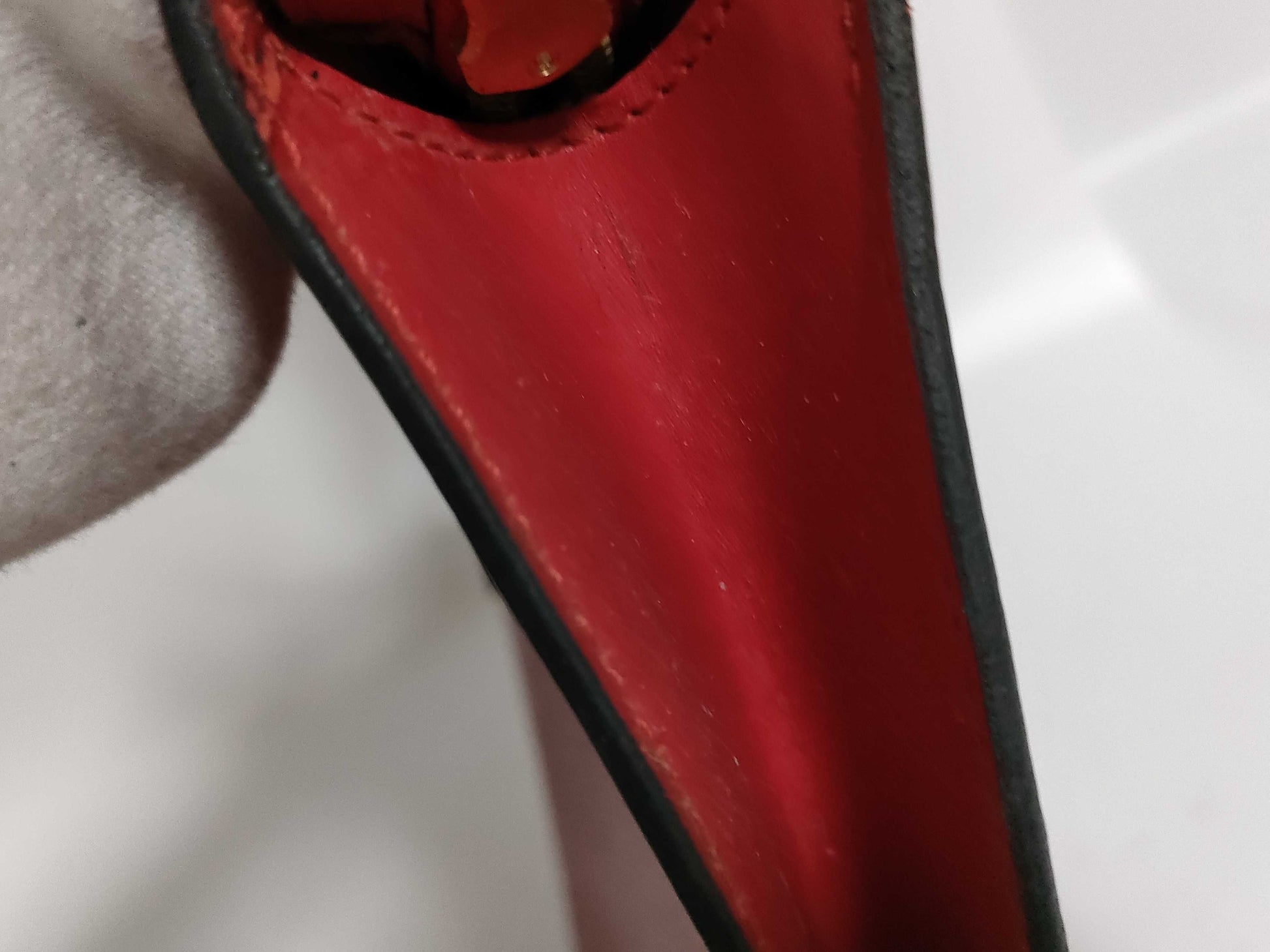 LOUIS VUITTON RFID serial number verification failed. Louis Vuitton Epi Saint-Jacques M5227/VI0945 Red Handbag.