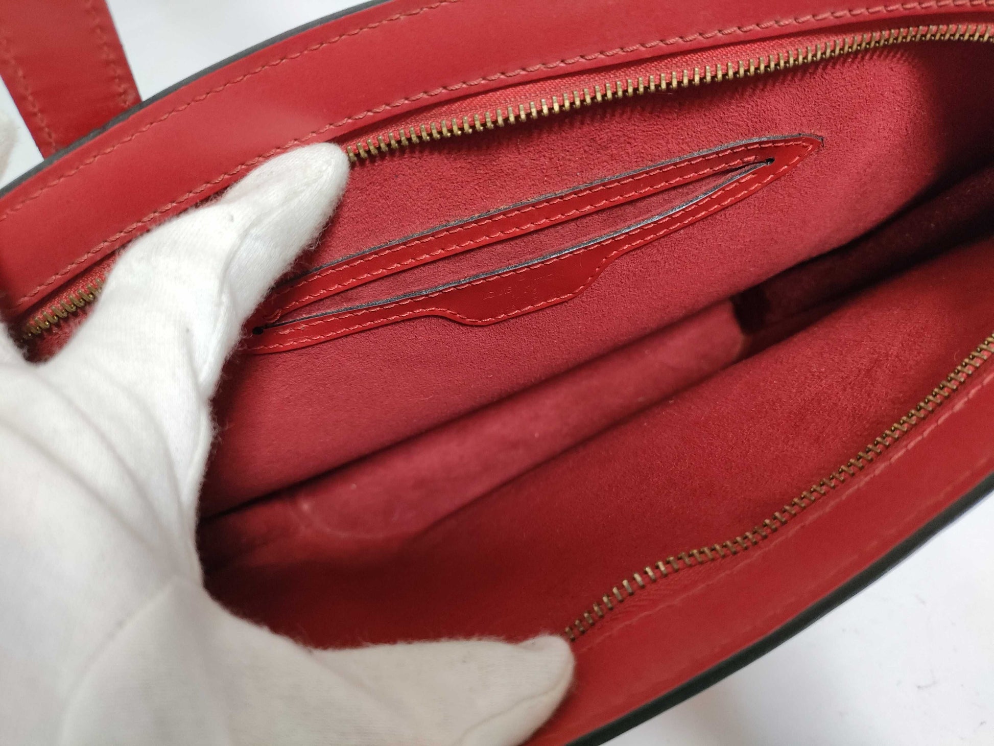 LOUIS VUITTON RFID serial number verification failed. Louis Vuitton Epi Saint-Jacques M5227/VI0945 Red Handbag.