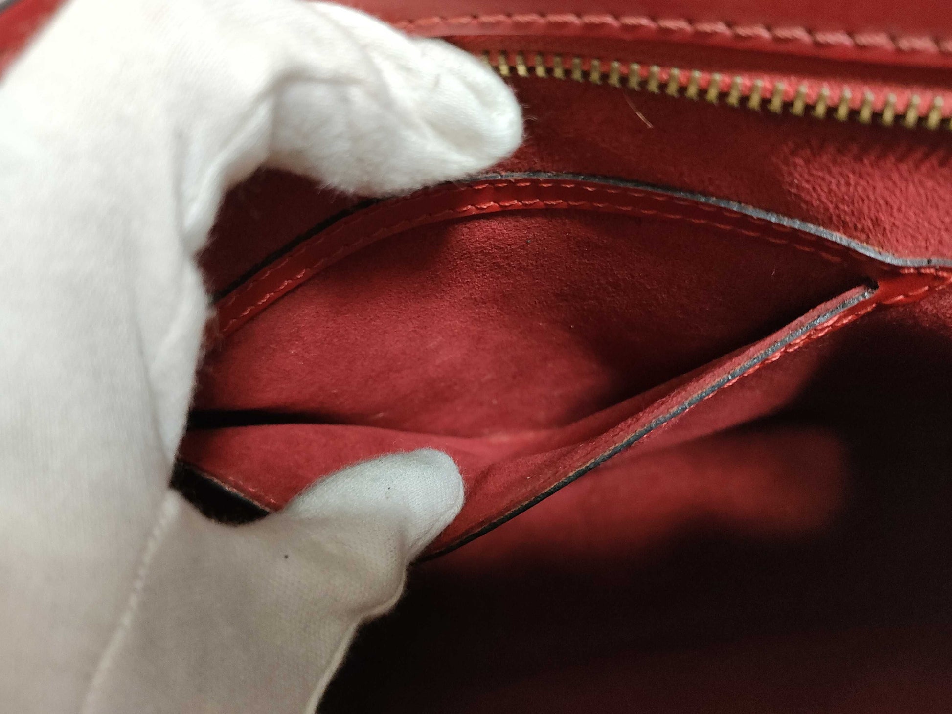 LOUIS VUITTON RFID serial number verification failed. Louis Vuitton Epi Saint-Jacques M5227/VI0945 Red Handbag.