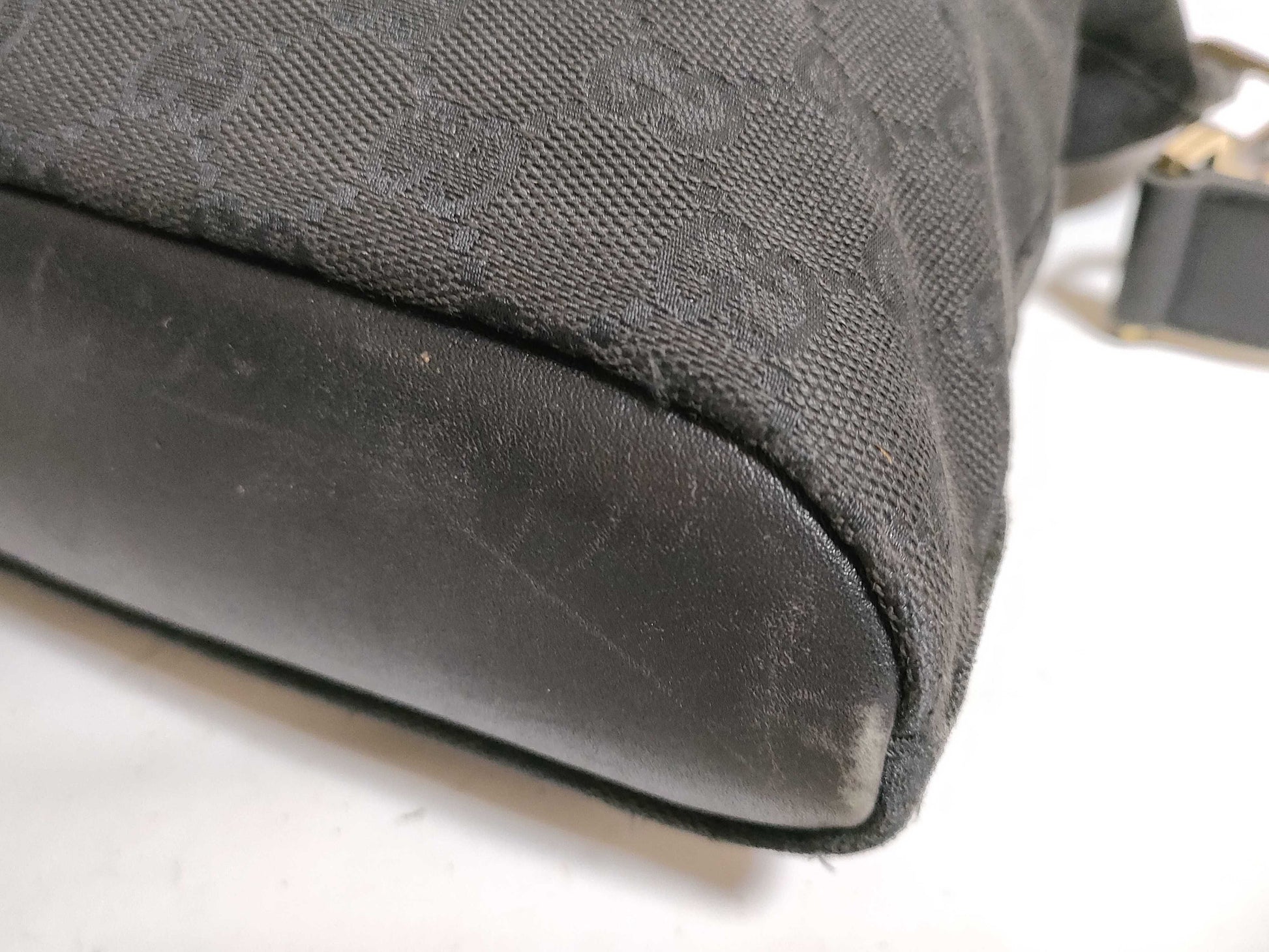 GUCCI GG Canvas Shoulder Bag