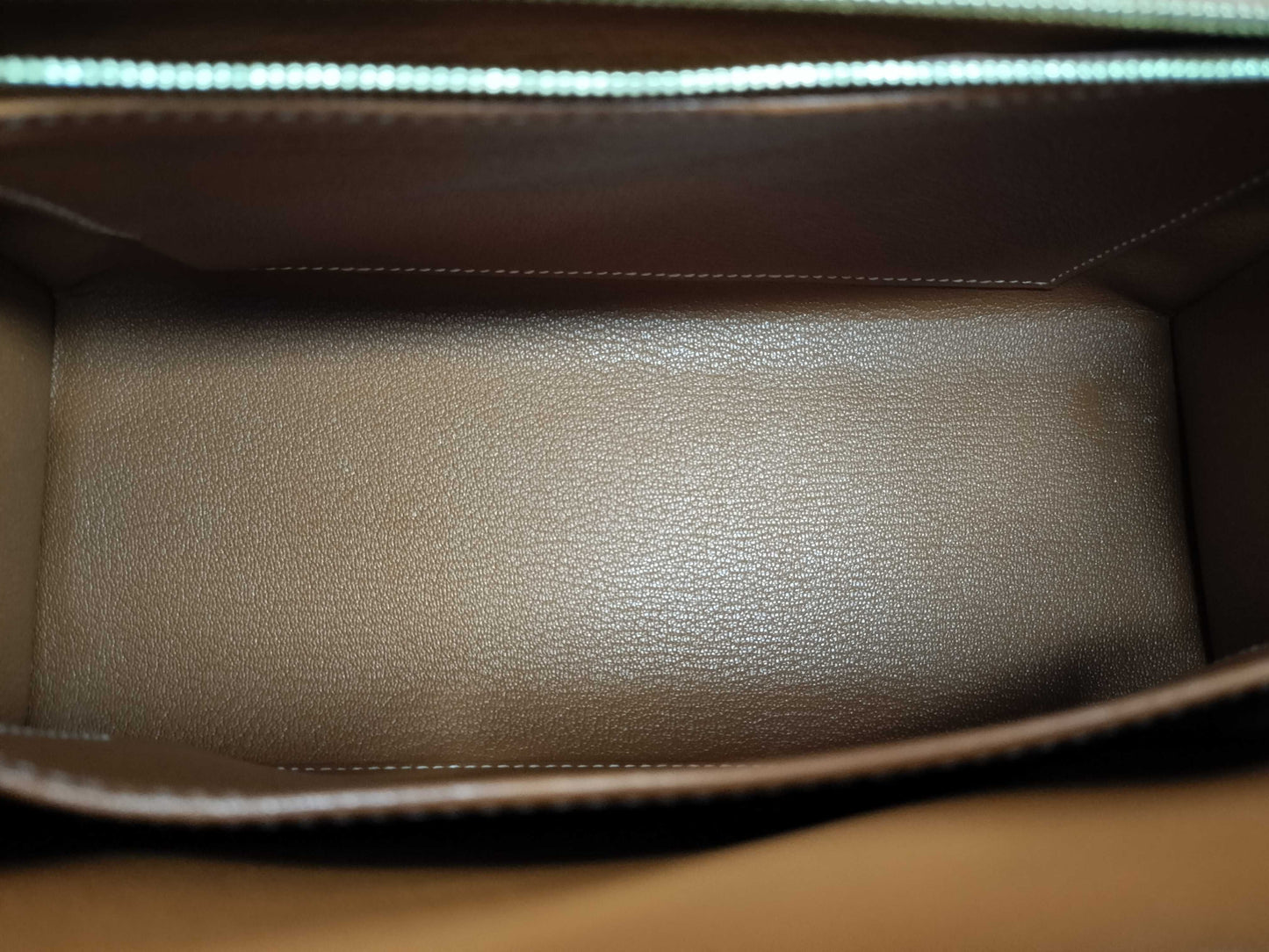 HERMES Kelly 25 Shoulder Bag with Gold Hardware and External Stitching, Brown