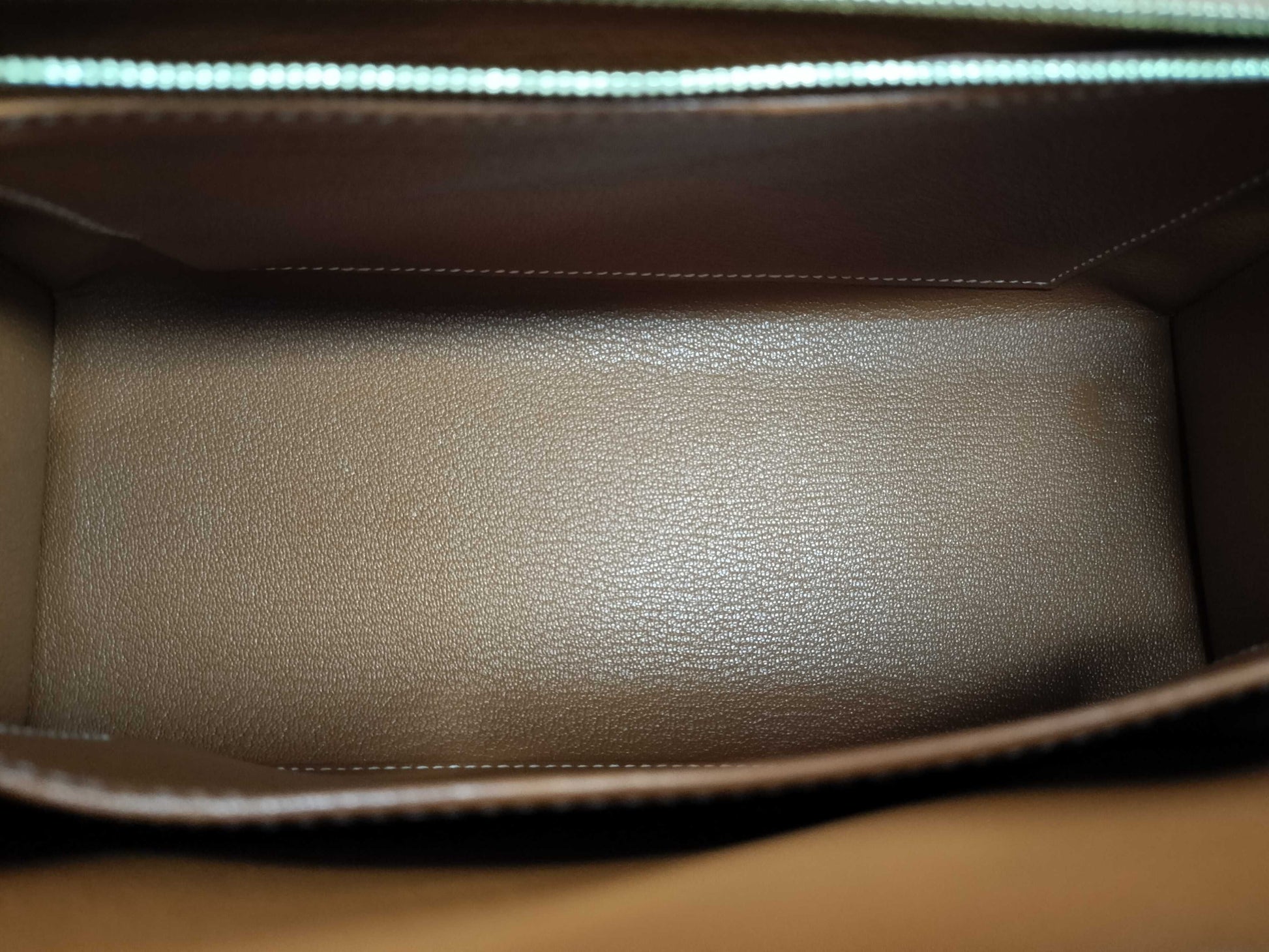 HERMES Kelly 25 Shoulder Bag with Gold Hardware and External Stitching, Brown