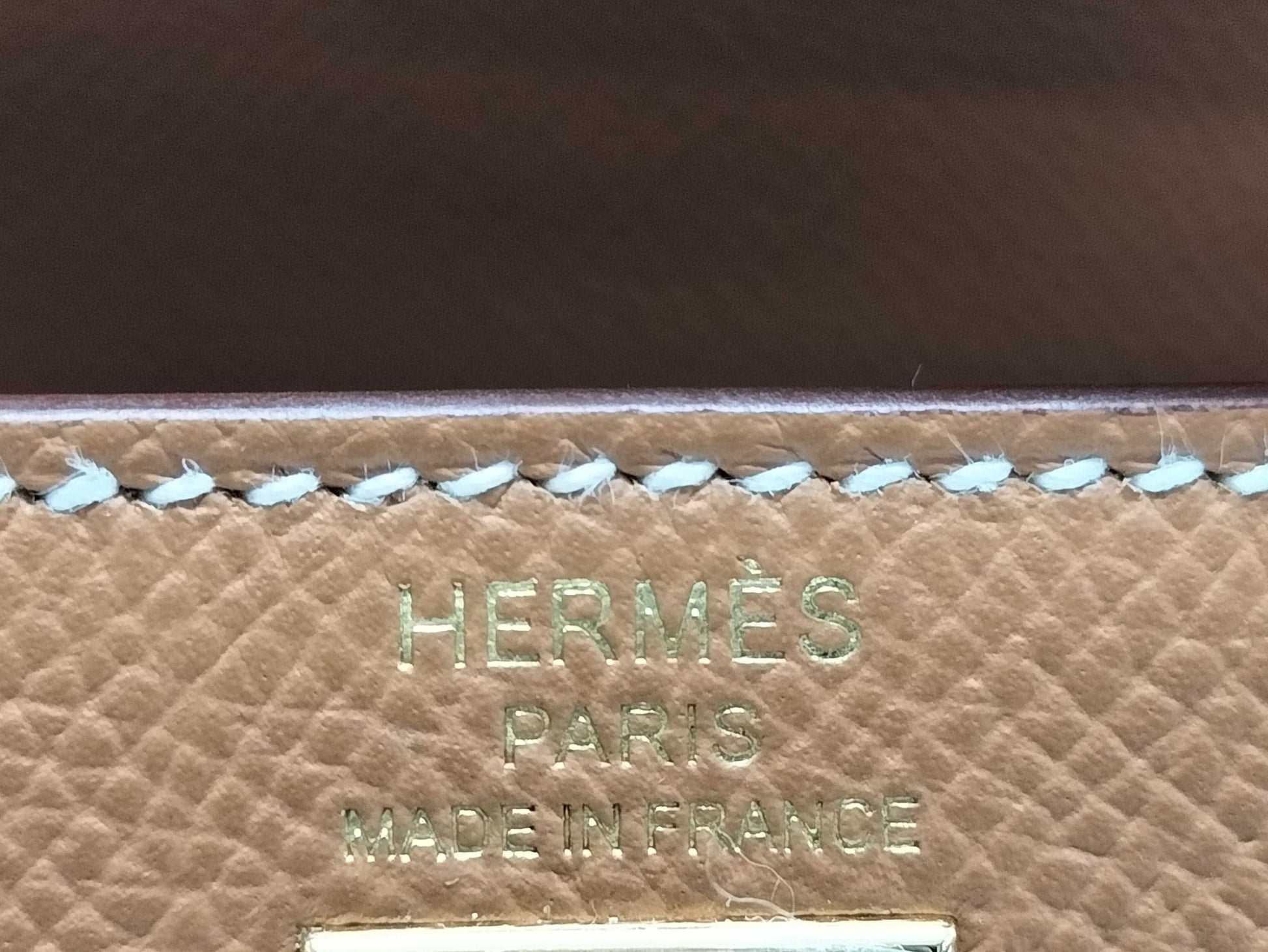 HERMES Kelly 25 Shoulder Bag with Gold Hardware and External Stitching, Brown