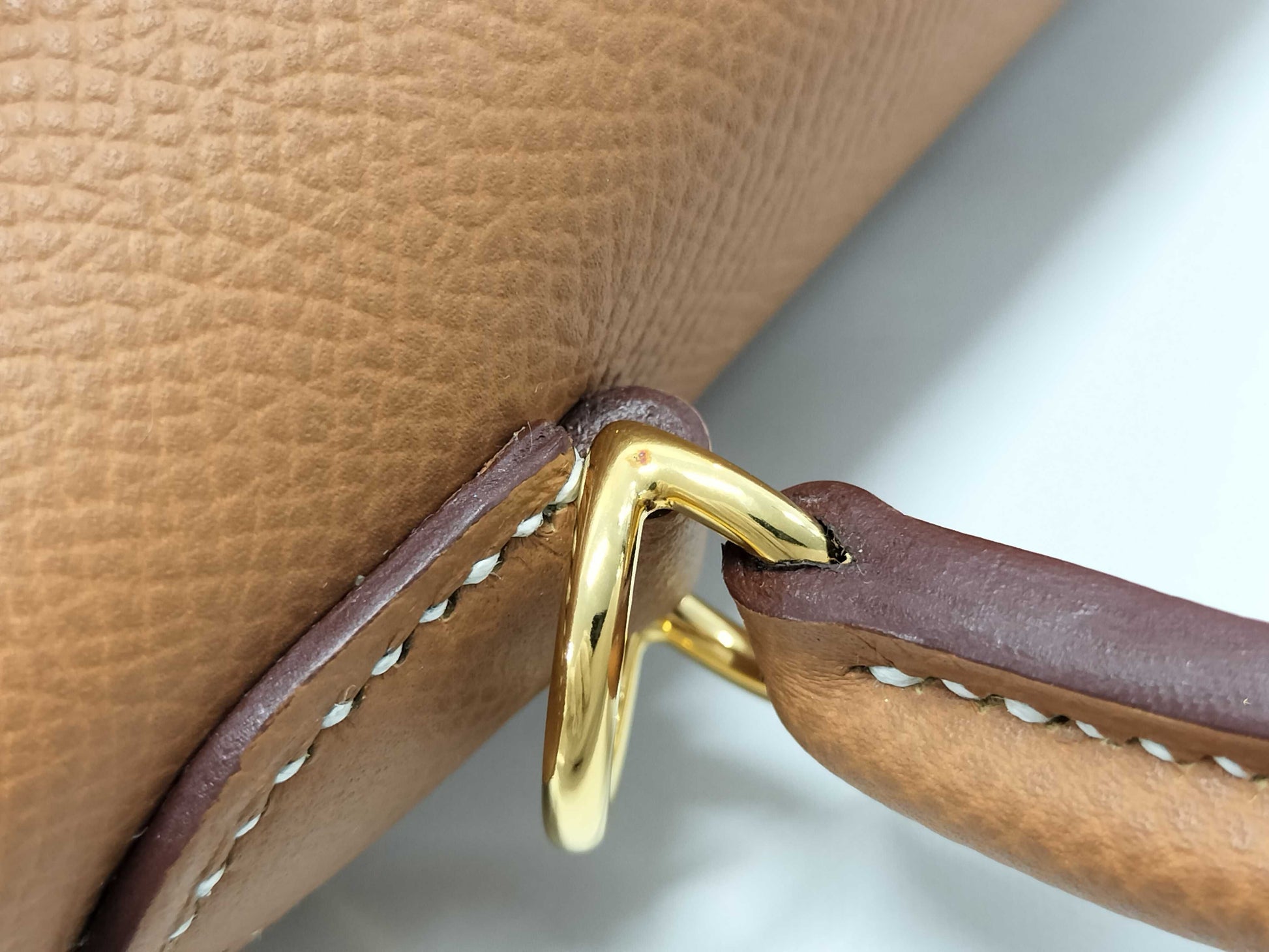 HERMES Kelly 25 Shoulder Bag with Gold Hardware and External Stitching, Brown