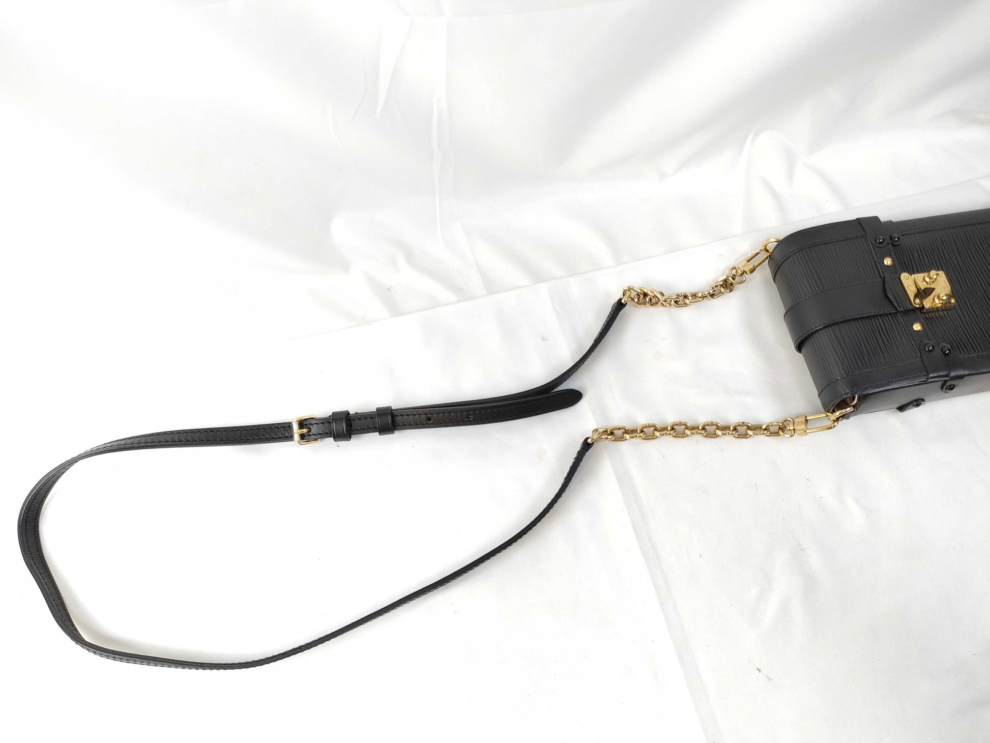 LOUIS VUITTON RFID Unverifiable Serial Number Unverifiable Epi Louis Vuitton Pochette Trunkve Shoulder Bag
