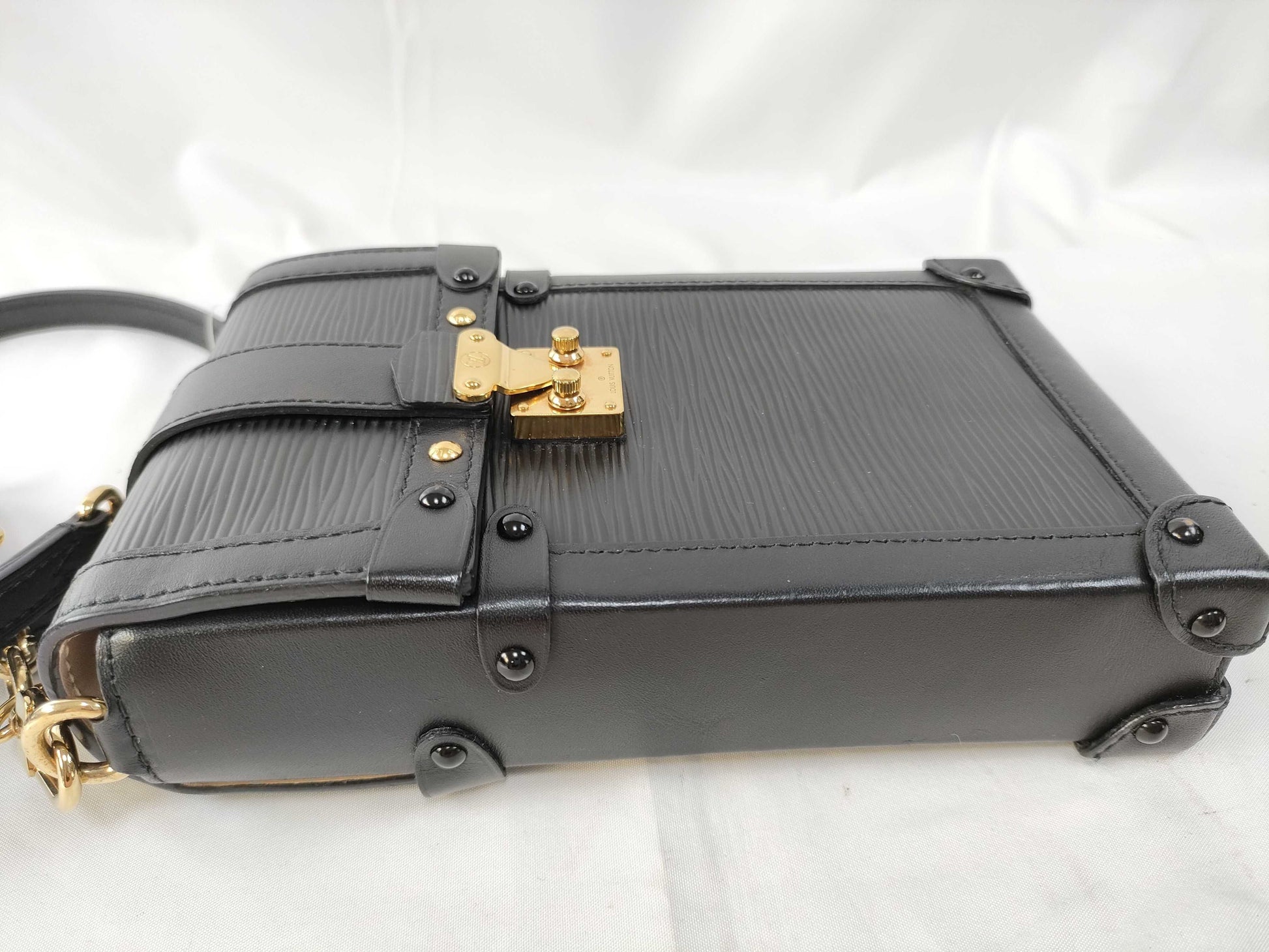 LOUIS VUITTON RFID Unverifiable Serial Number Unverifiable Epi Louis Vuitton Pochette Trunkve Shoulder Bag