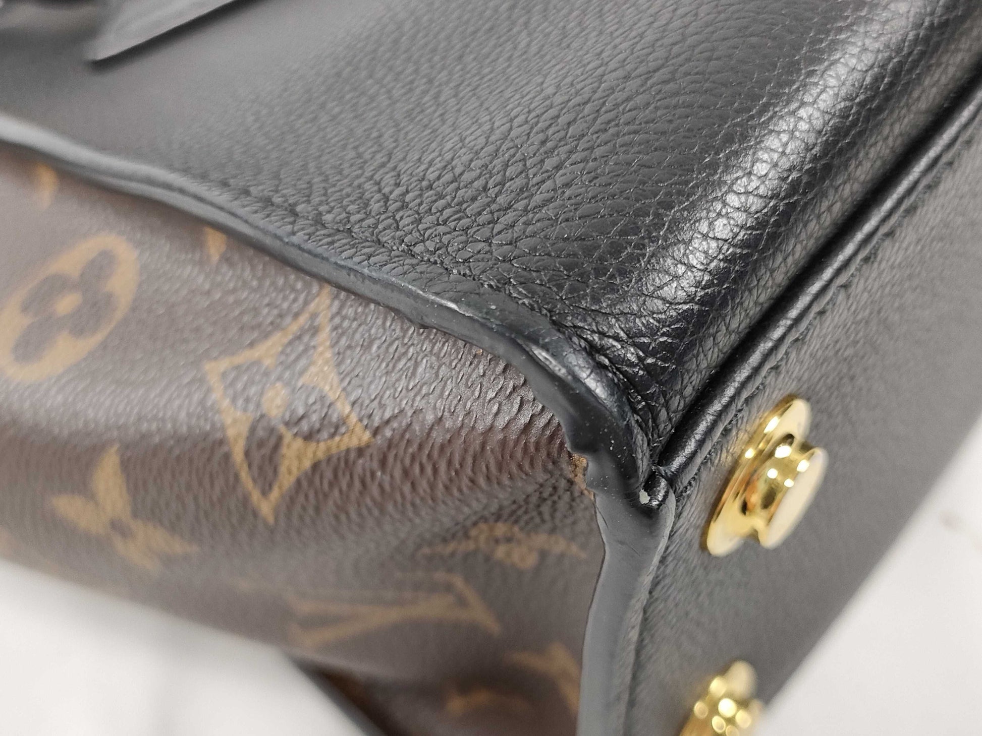 LOUIS VUITTON RFID Verified, Serial Number Unverified LOUIS VUITTON On My Side PM Handbag