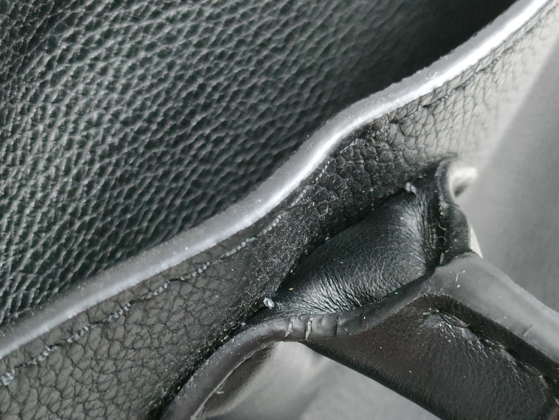 LOUIS VUITTON RFID Verified, Serial Number Unverified LOUIS VUITTON On My Side PM Handbag
