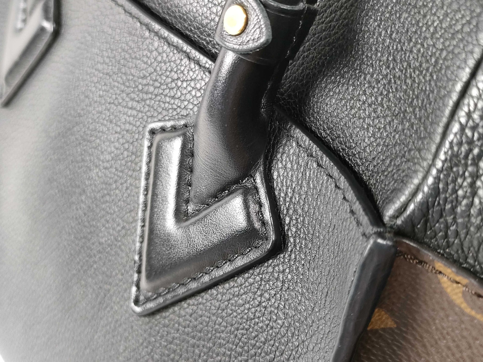 LOUIS VUITTON RFID Verified, Serial Number Unverified LOUIS VUITTON On My Side PM Handbag