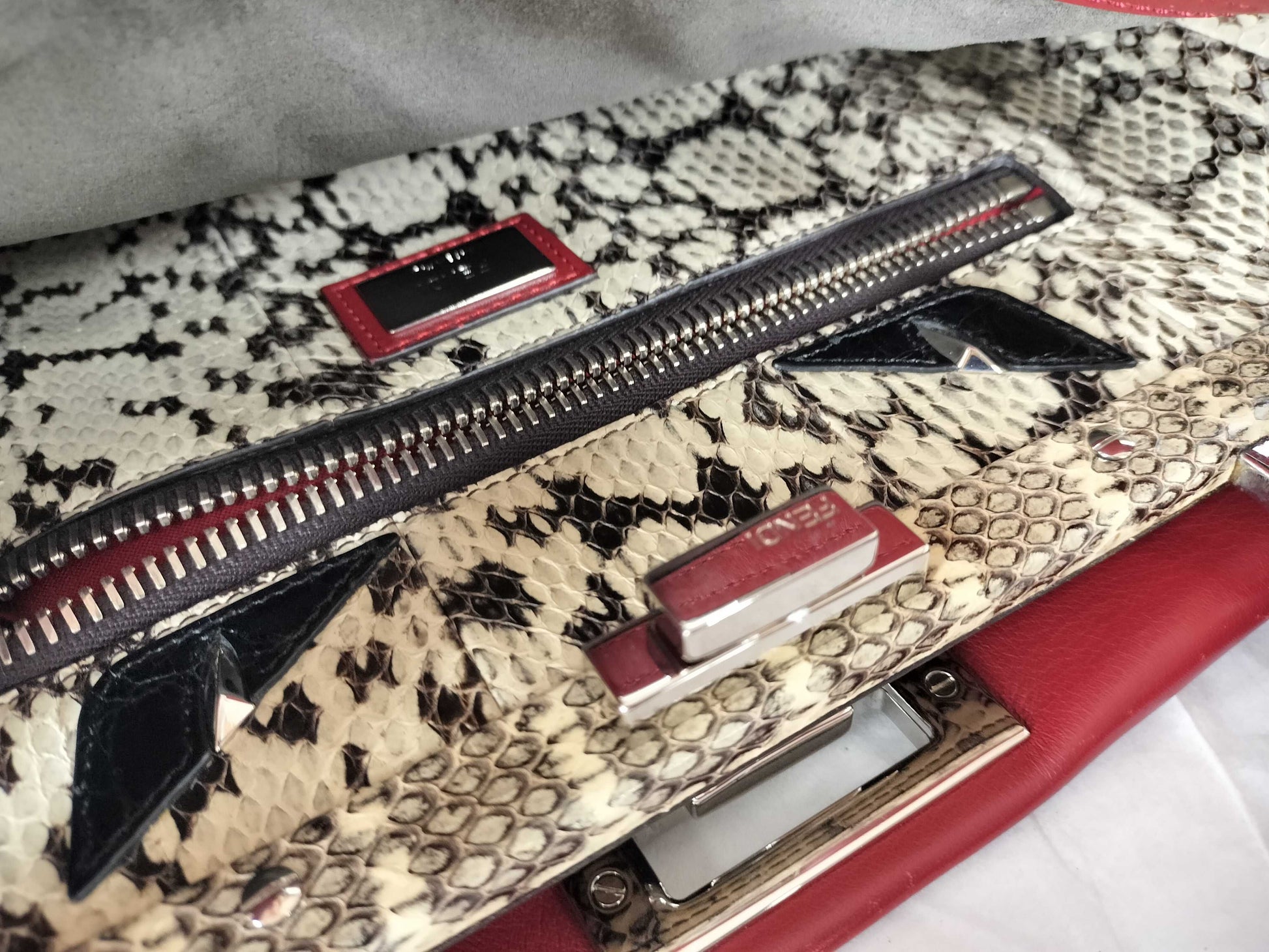 FENDI FENDI Peekaboo Medium Handbag