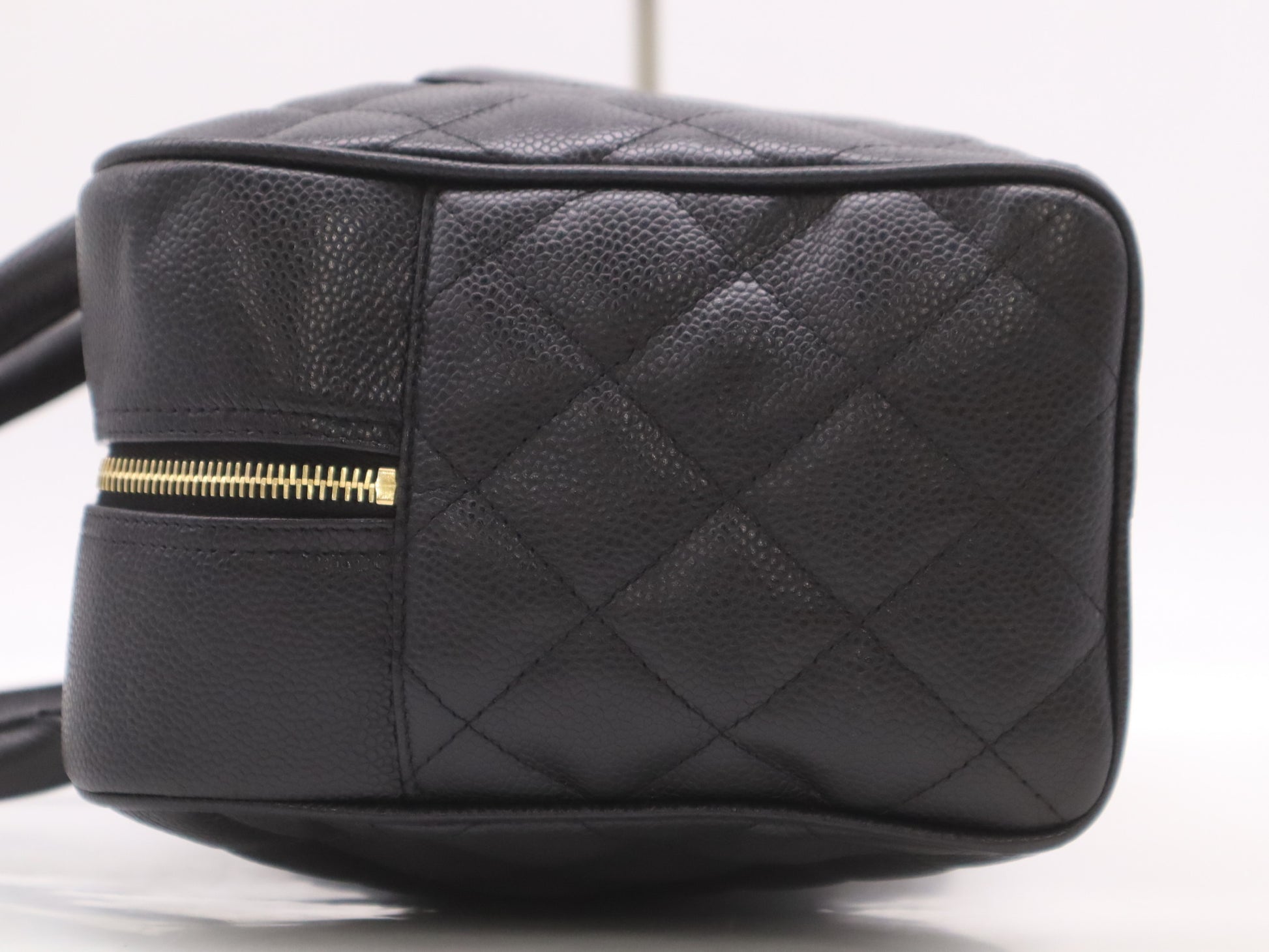 CHANEL A20997 Caviar Leather Bowling Bag with GD Hardware and Black Seal 10208571 Handbag