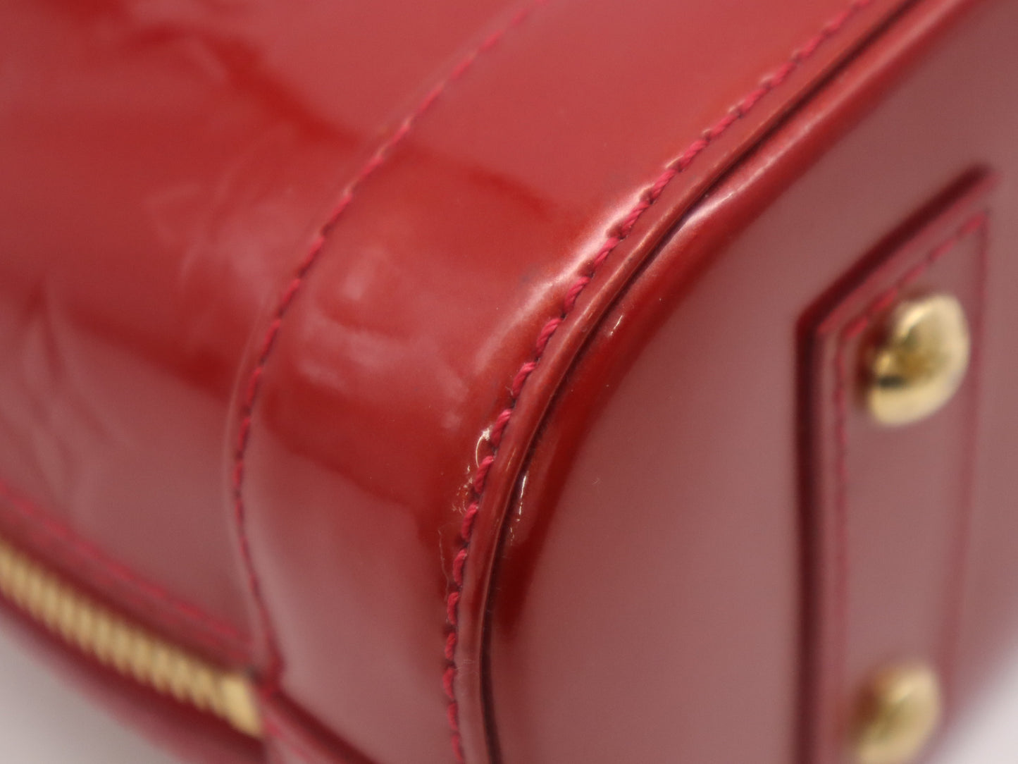 LOUIS VUITTON M91606 Vernis Alma BB Pomme d'Amour Handbag with Clochet, Cadena, and 2 Keys