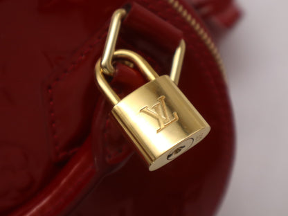 LOUIS VUITTON M91606 Vernis Alma BB Pomme d'Amour Handbag with Clochet, Cadena, and 2 Keys