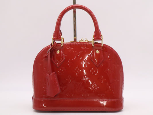 LOUIS VUITTON M91606 Vernis Alma BB Pomme d'Amour Handbag with Clochet, Cadena, and 2 Keys