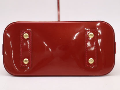 LOUIS VUITTON M91606 Vernis Alma BB Pomme d'Amour Handbag with Clochet, Cadena, and 2 Keys