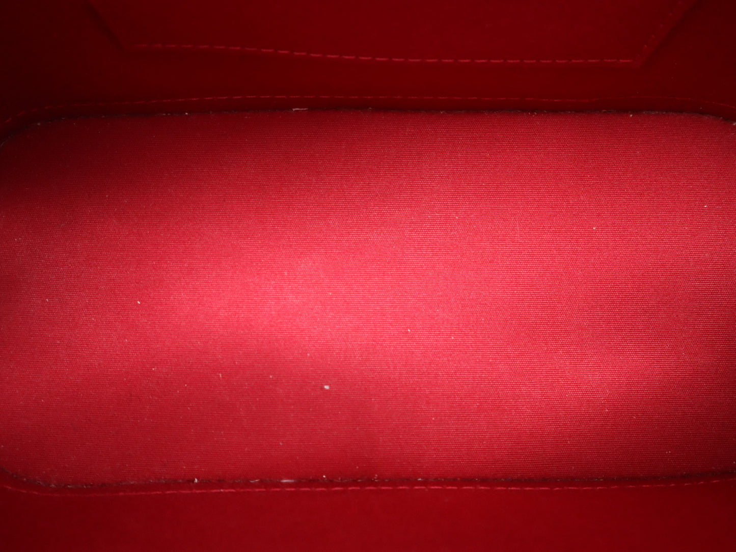 LOUIS VUITTON M91606 Vernis Alma BB Pomme d'Amour Handbag with Clochet, Cadena, and 2 Keys